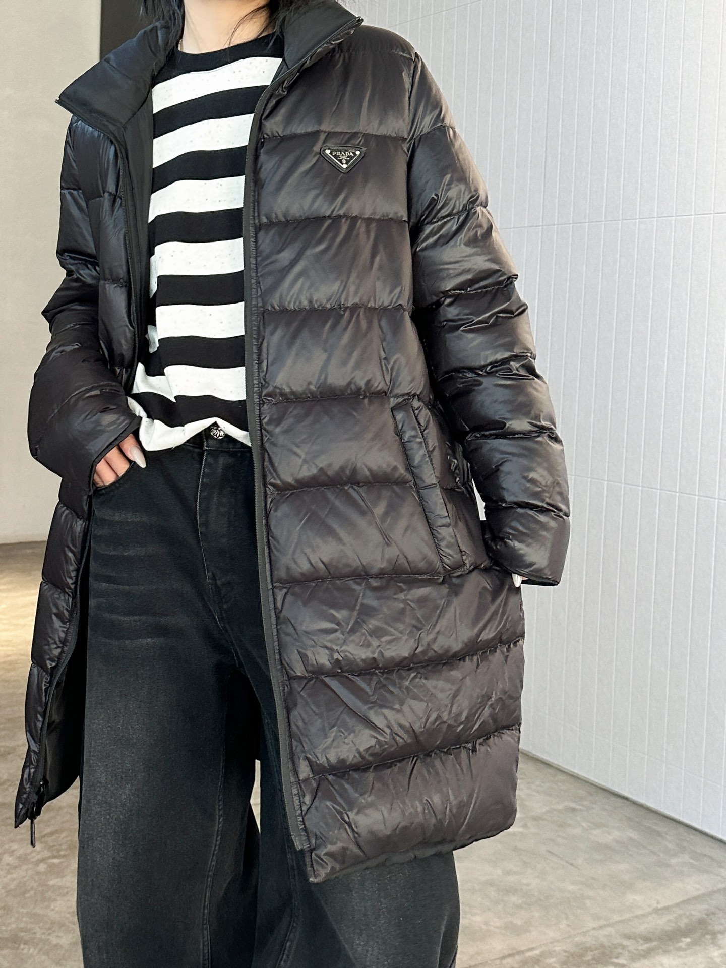 P家新款90白鹅绒服进口再生纤维️经典再生尼龙面料可双面两穿设计实穿性满分连帽可拆卸设计直筒版型显瘦不挑