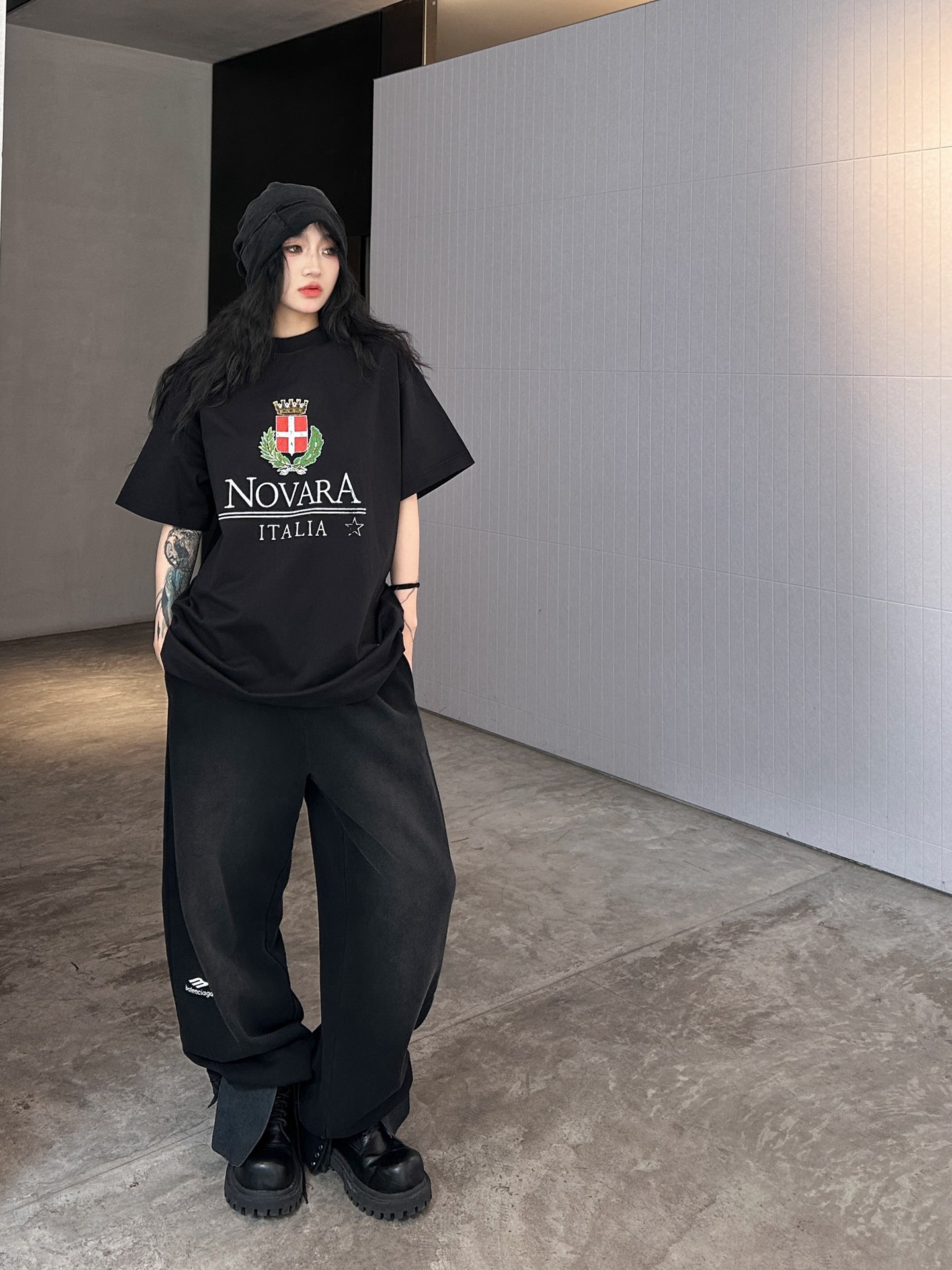 NEW新款t恤纯棉面料领口二本针加固机洗不易变形整身做旧水洗处理胸前搭配爆裂印花图案设计宽松版型男女同款