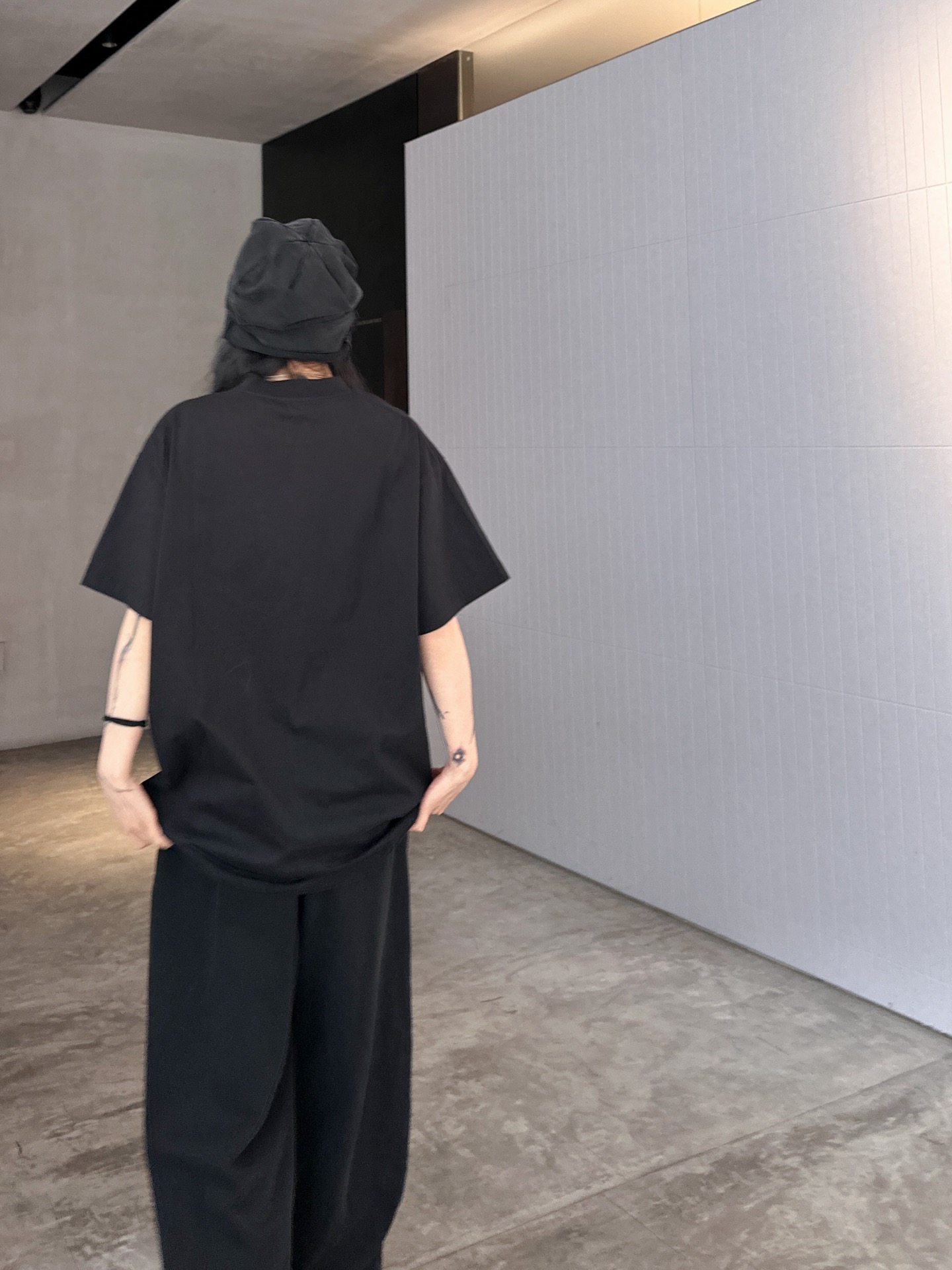 NEW新款t恤纯棉面料领口二本针加固机洗不易变形整身做旧水洗处理胸前搭配爆裂印花图案设计宽松版型男女同款