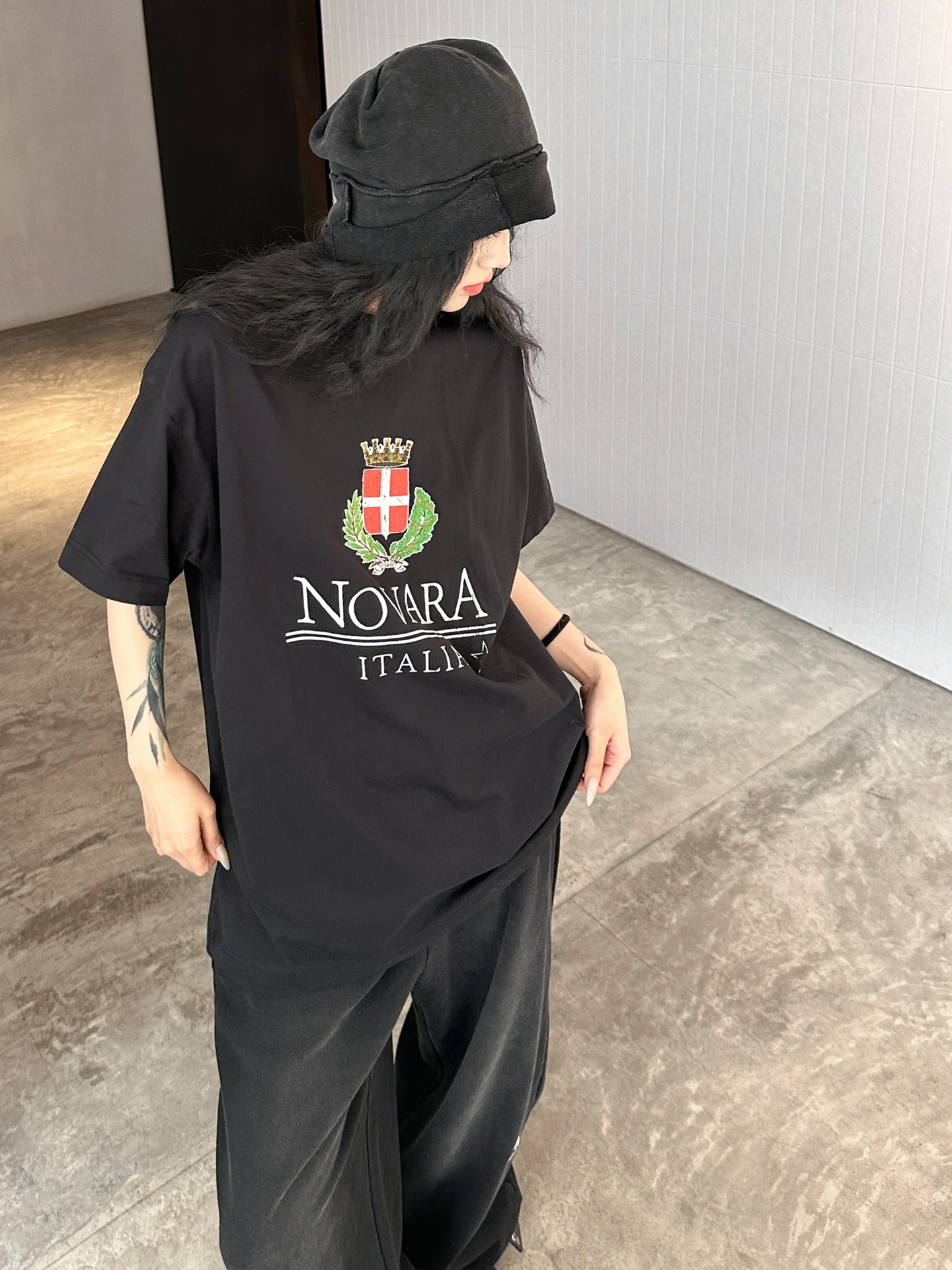 NEW新款t恤纯棉面料领口二本针加固机洗不易变形整身做旧水洗处理胸前搭配爆裂印花图案设计宽松版型男女同款