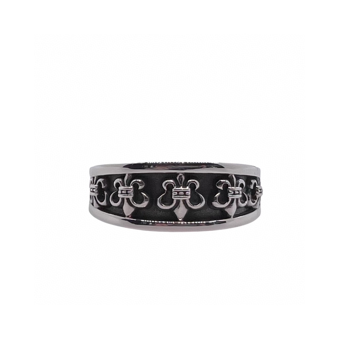 NO:108556,Croxin Scout flower asymmetry ring Ancient silver material Retro old half cut appearance Scout flower pattern hand-engraved original mold opening, jewelry boutique, chrome hearts19860909克罗心 童军花不对称戒 古银材质 复古做旧 半切外观 童军花图案手工刻字原版开模,饰品精品,chrome hearts,Jewelry