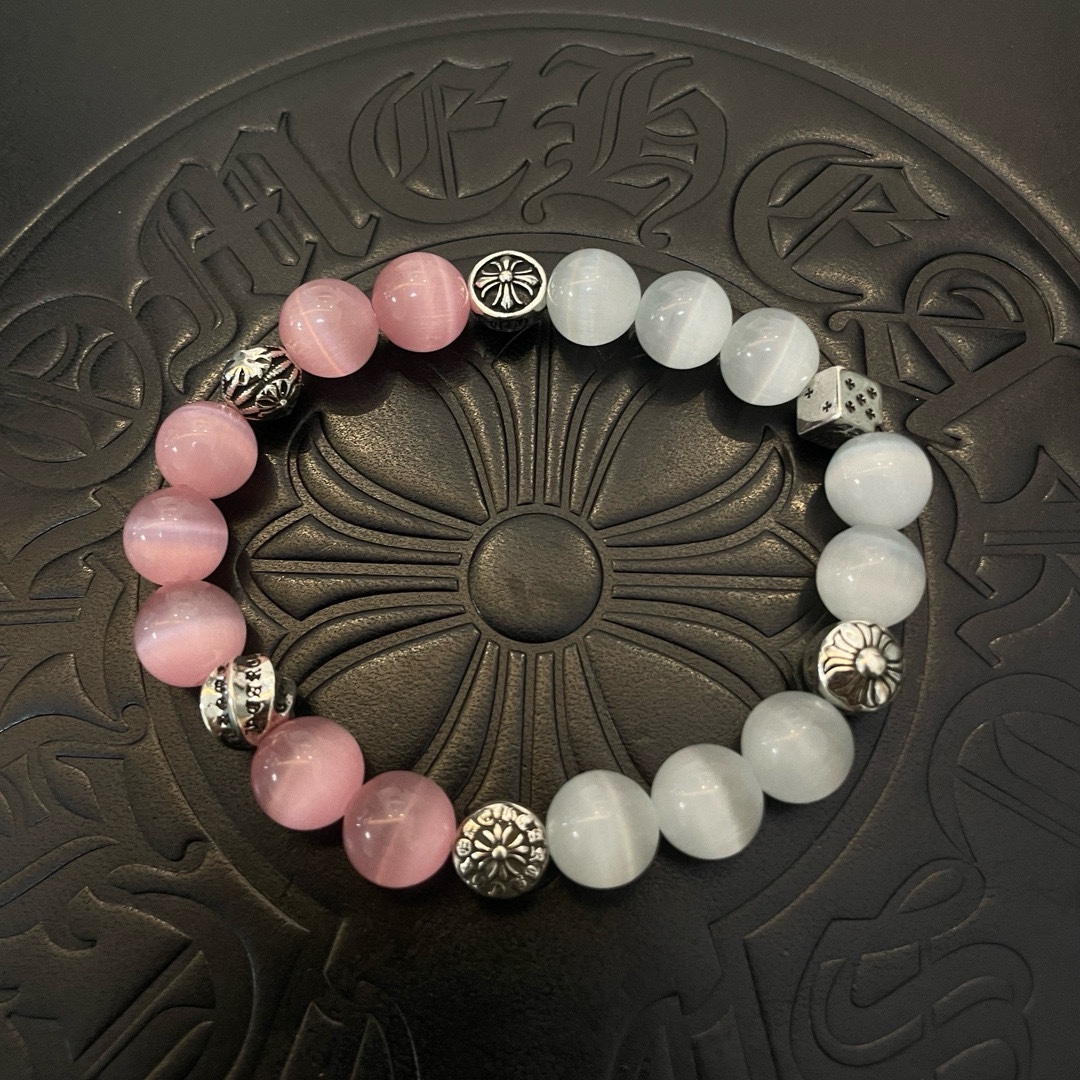 NO:108561,New [Counter Quality] Chrome Hearts Croxin Classic retro multi-element bracelet color-block bracelet, different pattern design styles with different concave and convex shapes, presenting uniqueness. Cross Scout flowers are Croxin's ambitions, so they last longer. Genuine version of Chrome Hearts Croxin, different from the market, benchmarking the quality of the version, looking at the details of the letter printing, retro old gray oxygen level. Seiko version!  !  !  Pure handmade ~ Authentic model opening must-have fashion and fashion, both men and women can wear it, same style for couples, original official website, rock punk style silver style, retro elements, trendy and versatile!  , jewelry boutique, chrome hearts, chrome hearts, bracelet19860909新款【专柜品质】Chrome Hearts克罗心 经典复古多元素手链拼色手串手链,凹凸造型不同的花纹设计风格 呈现出与众不同 十字架 童军花是克罗心的志 所以更经久不衰 正品打版Chrome Hearts克罗心 区别市场普通轻版 对版对标品质 看字印细节 复古做旧灰氧程度.精工版本！！！ 纯手工打造 ～正品开模潮流时尚必备 男女均可佩戴 情侣同款 官网原版 摇滚朋克泰银风格 复古元素 潮流百搭！,饰品精品,chrome hearts,chrome hearts,bracelet,Jewelry