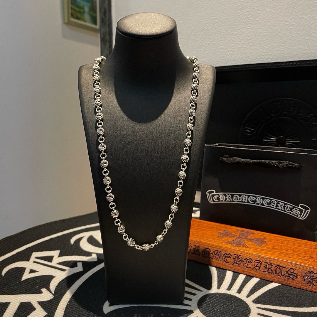 NO:108227,New [Counter Quality] Chrome Hearts Croxin Classic retro rattan love necklace Kuaishou/ins/Little Red Book Popular, different concave and convex and convex design styles present uniqueness, Cross Scout flowers are Croxin's ambition, so they last longer. Genuine version of Chrome Hearts Croxin, differentiated from the market, benchmarked on the quality of the version, looked at the details of the letter printing, retro old gray oxygen level. Seiko version!  !  !  Pure handmade ~ Authentic model opening must-have fashion and fashion, both men and women can wear it, same style for couples, original official website, rock punk style silver style, retro elements, trendy and versatile!  , jewelry boutique, chrome hearts, chrome hearts, necklace19860909新款【专柜品质】Chrome Hearts克罗心 经典复古藤花爱心项链 快手/ins/小红书热门 凹凸造型不同的花纹设计风格 呈现出与众不同 十字架 童军花是克罗心的志 所以更经久不衰 正品打版Chrome Hearts克罗心 区别市场普通轻版 对版对标品质 看字印细节 复古做旧灰氧程度.精工版本！！！ 纯手工打造 ～正品开模潮流时尚必备 男女均可佩戴 情侣同款 官网原版 摇滚朋克泰银风格 复古元素 潮流百搭！,饰品精品,chrome hearts,chrome hearts,necklace,Jewelry