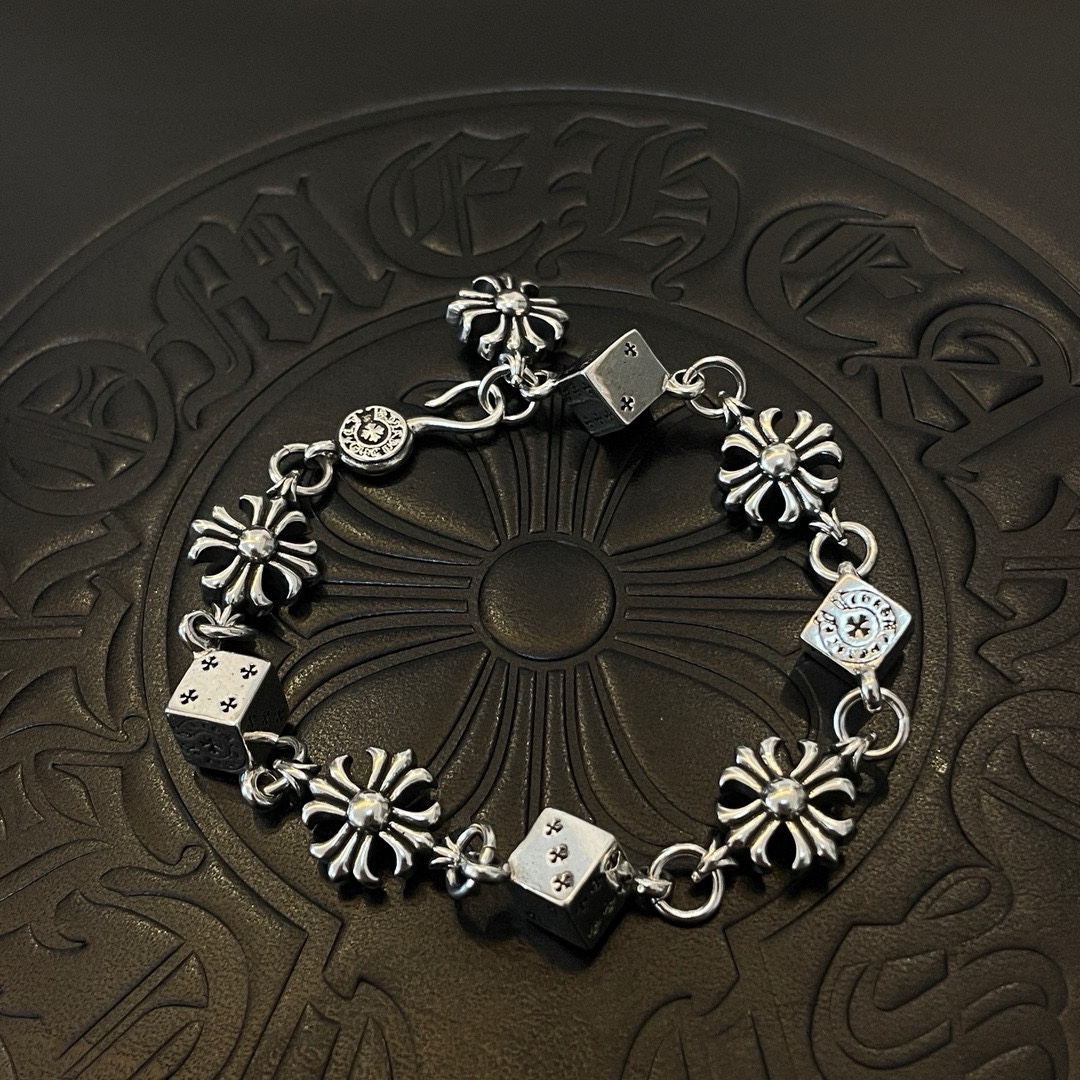 NO:108230,New [Counter Quality] Chrome Hearts Croxin Cross* Dice Bracelet Different concave and convex and concave design styles present unique Cross Scout flowers are Croxin's ambitions, so they last longer. Genuine version Chrome Hearts Croxin Difference to the market ordinary light version, match the quality of the version, look at the details of the letter printing, retro old gray oxygen level. Seiko version!  !  !  Pure handmade ~ Authentic model opening must-have fashion and fashion, both men and women can wear it, same style for couples, original official website, rock punk style silver style, retro elements, trendy and versatile!  , jewelry boutique, chrome hearts, chrome hearts, bracelet19860909新款【专柜品质】Chrome Hearts克罗心 十字架*骰子手链 凹凸造型不同的花纹设计风格 呈现出与众不同 十字架 童军花是克罗心的志 所以更经久不衰 正品打版Chrome Hearts克罗心 区别市场普通轻版 对版对标品质 看字印细节 复古做旧灰氧程度.精工版本！！！ 纯手工打造 ～正品开模潮流时尚必备 男女均可佩戴 情侣同款 官网原版 摇滚朋克泰银风格 复古元素 潮流百搭！,饰品精品,chrome hearts,chrome hearts,bracelet,Jewelry