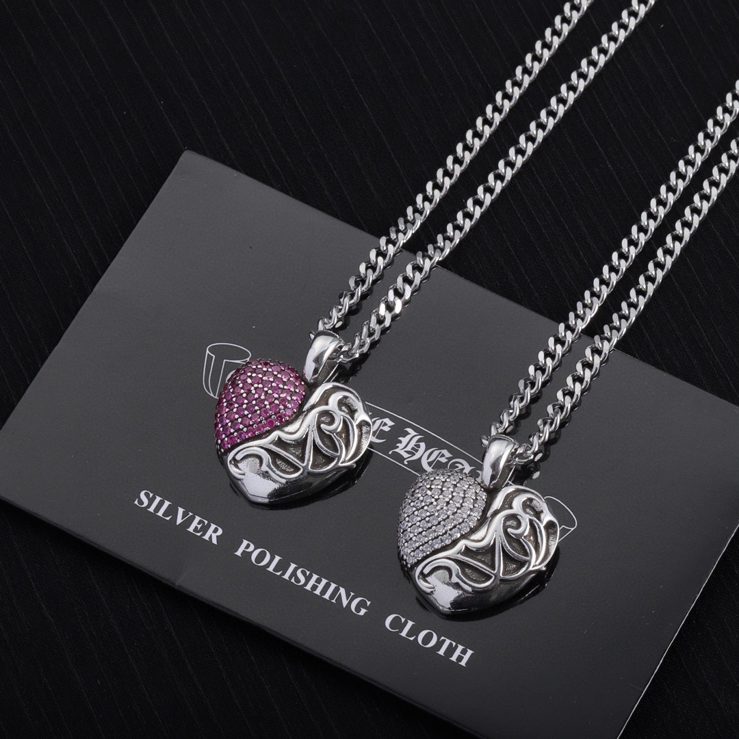 NO:108223,New [Counter Quality] Chrome Hearts Croxin Classic Retro Love Pendant Classic Retro Flat Necklace Different pattern design styles with concave and convex shapes present uniqueness Cross Scout flowers are Croxin's logo so they last longer. Genuine version Chrome Hearts Croxin necklaces are the ordinary light version of the market. The quality is matched to the version and the details of the print. The degree of retro old gray oxygen. Seiko version!  !  !  Pure handmade ~ Authentic model opening must-have fashion and fashion, both men and women can wear it, same style for couples, original official website, rock punk style silver style, retro elements, trendy and versatile!  , jewelry boutique, chrome hearts, chrome hearts, necklace19860909新款【专柜品质】Chrome Hearts克罗心经典复古爱心吊坠 经典复古扁形项链 凹凸造型不同的花纹设计风格 呈现出与众不同 十字架 童军花是克罗心的标志 所以更经久不衰 正品打版Chrome Hearts克罗心项链区别市场普通轻版 对版对标品质 看字印细节 复古做旧灰氧程度.精工版本！！！ 纯手工打造 ～正品开模潮流时尚必备 男女均可佩戴 情侣同款 官网原版 摇滚朋克泰银风格 复古元素 潮流百搭！,饰品精品,chrome hearts,chrome hearts,necklace,Jewelry