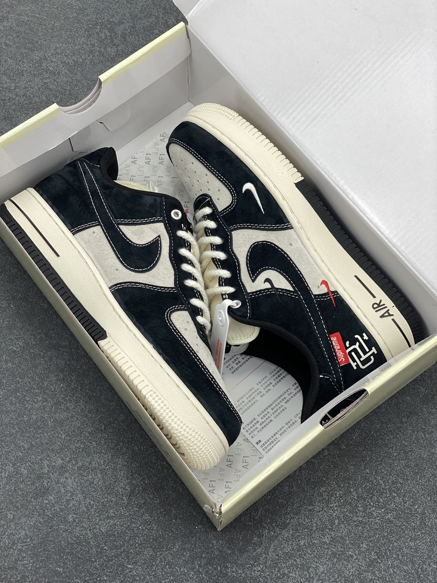 图片[9]-NIke Air Force 1 \’07 Low “Supreme冠军联名–米黑小三勾”空军一号 低帮 运动鞋 休闲鞋 折边针车 工艺难度大 原楦头原纸板 原装鞋盒 定制五金配件 内置全掌气垫 原厂鞋底 货号：SJ6698-019 尺码：36 36.5 37.5 38 38.5 39 40 40.5 41 42 42.5 43 44 44.5 45-选品中心