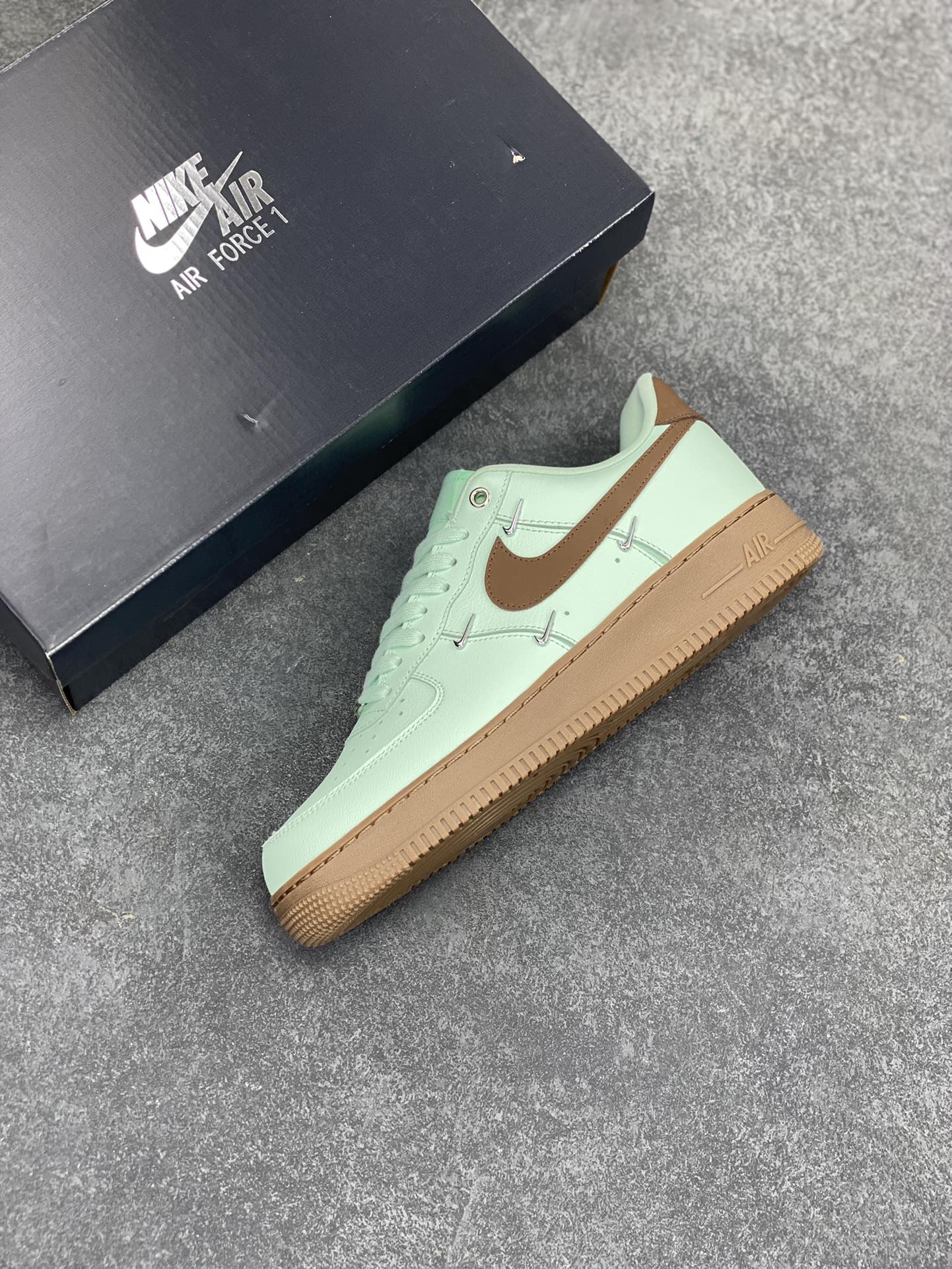 图片[7]-Nike Air Force 1 Low 07 蒂芙尼绿四铁钩 空军一号低帮运动休闲板鞋 原楦头原纸板 打造纯正低帮空军版型 专注外贸渠道 全掌内置蜂窝气垫 原盒配件 原厂中底钢印、拉帮完美 货号：IB8894-329 尺码：35.5 36 36.5 37.5 38 38.5 39 40 40.5 41 42 42.5 43 44 44.5 45-选品中心