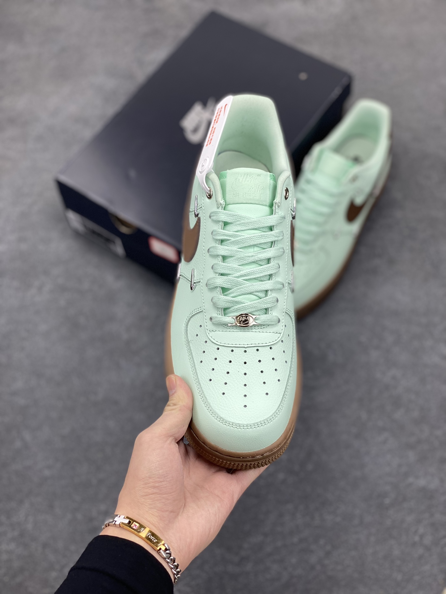 图片[2]-Nike Air Force 1 Low 07 蒂芙尼绿四铁钩 空军一号低帮运动休闲板鞋 原楦头原纸板 打造纯正低帮空军版型 专注外贸渠道 全掌内置蜂窝气垫 原盒配件 原厂中底钢印、拉帮完美 货号：IB8894-329 尺码：35.5 36 36.5 37.5 38 38.5 39 40 40.5 41 42 42.5 43 44 44.5 45-选品中心