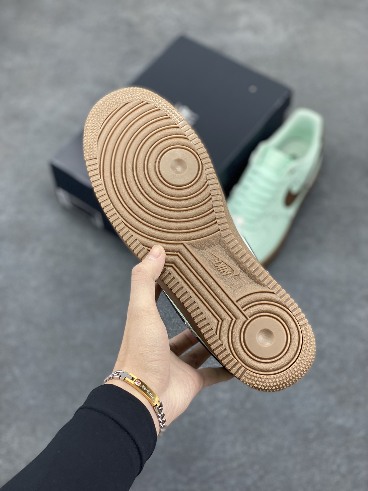 图片[5]-Nike Air Force 1 Low 07 蒂芙尼绿四铁钩 空军一号低帮运动休闲板鞋 原楦头原纸板 打造纯正低帮空军版型 专注外贸渠道 全掌内置蜂窝气垫 原盒配件 原厂中底钢印、拉帮完美 货号：IB8894-329 尺码：35.5 36 36.5 37.5 38 38.5 39 40 40.5 41 42 42.5 43 44 44.5 45-选品中心