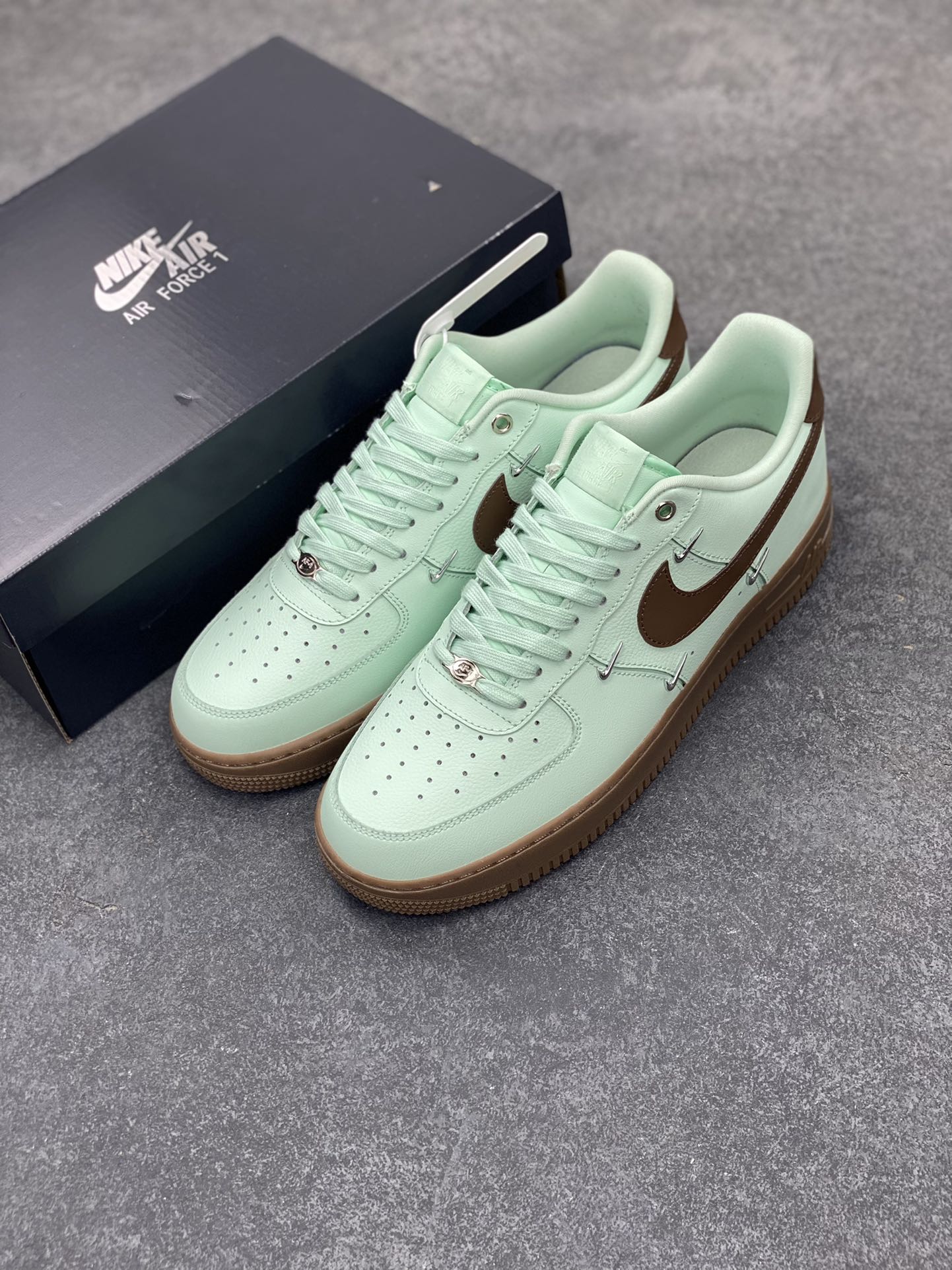图片[8]-Nike Air Force 1 Low 07 蒂芙尼绿四铁钩 空军一号低帮运动休闲板鞋 原楦头原纸板 打造纯正低帮空军版型 专注外贸渠道 全掌内置蜂窝气垫 原盒配件 原厂中底钢印、拉帮完美 货号：IB8894-329 尺码：35.5 36 36.5 37.5 38 38.5 39 40 40.5 41 42 42.5 43 44 44.5 45-选品中心