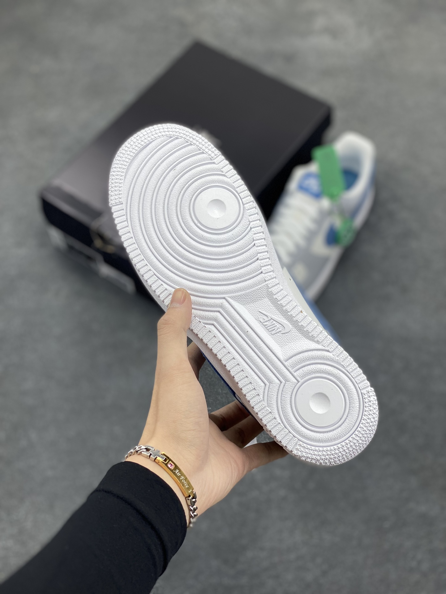 图片[5]-HY版本💯 Nike Air Force 1 Low 灰蓝 原楦头原纸板 打造纯正空军版型 专注外贸渠道 全掌内置蜂窝气垫 原盒配件 原厂中底钢印、拉帮完美 货号：HV1795-141 尺码：36 36.5 37.5 38 38.5 39 40 40.5 41 42 42.5 43 44 44.5 45 46-选品中心