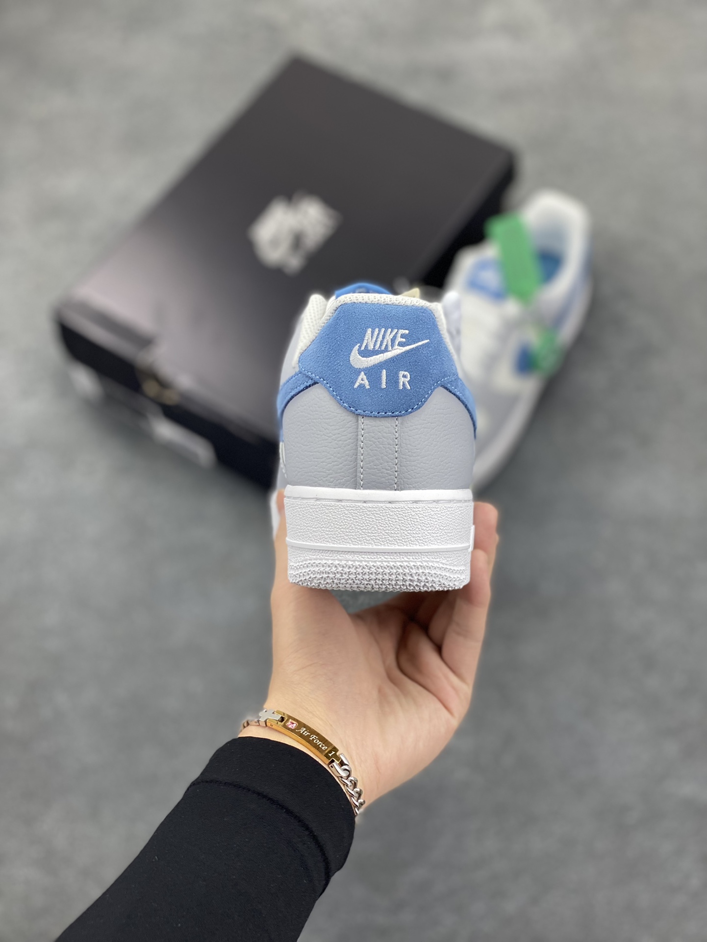 图片[4]-HY版本💯 Nike Air Force 1 Low 灰蓝 原楦头原纸板 打造纯正空军版型 专注外贸渠道 全掌内置蜂窝气垫 原盒配件 原厂中底钢印、拉帮完美 货号：HV1795-141 尺码：36 36.5 37.5 38 38.5 39 40 40.5 41 42 42.5 43 44 44.5 45 46-选品中心
