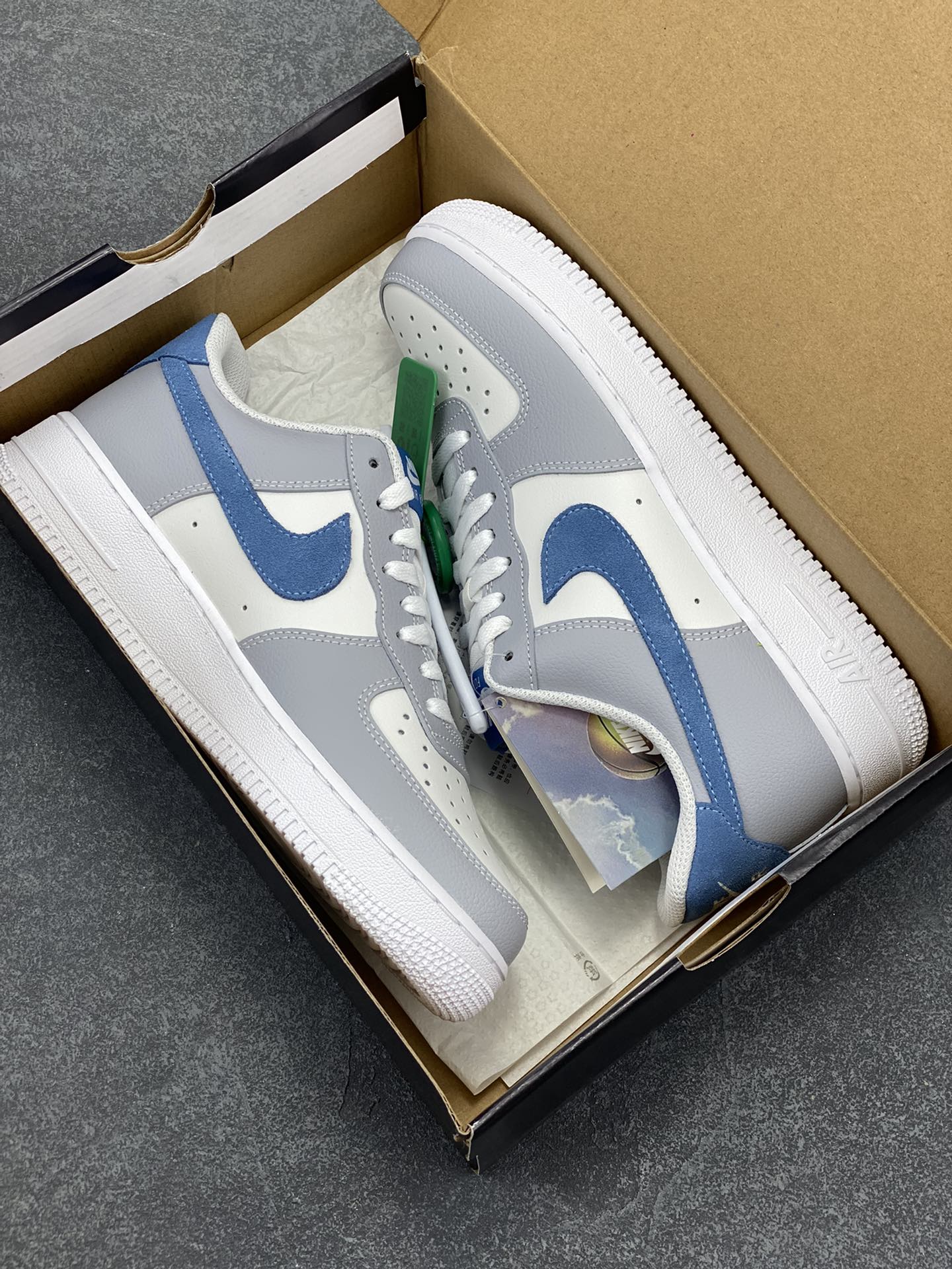 图片[9]-HY版本💯 Nike Air Force 1 Low 灰蓝 原楦头原纸板 打造纯正空军版型 专注外贸渠道 全掌内置蜂窝气垫 原盒配件 原厂中底钢印、拉帮完美 货号：HV1795-141 尺码：36 36.5 37.5 38 38.5 39 40 40.5 41 42 42.5 43 44 44.5 45 46-选品中心