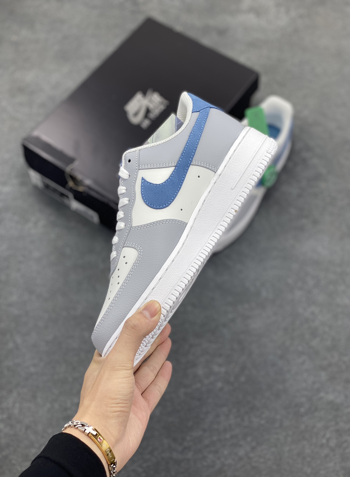 图片[3]-HY版本💯 Nike Air Force 1 Low 灰蓝 原楦头原纸板 打造纯正空军版型 专注外贸渠道 全掌内置蜂窝气垫 原盒配件 原厂中底钢印、拉帮完美 货号：HV1795-141 尺码：36 36.5 37.5 38 38.5 39 40 40.5 41 42 42.5 43 44 44.5 45 46-选品中心