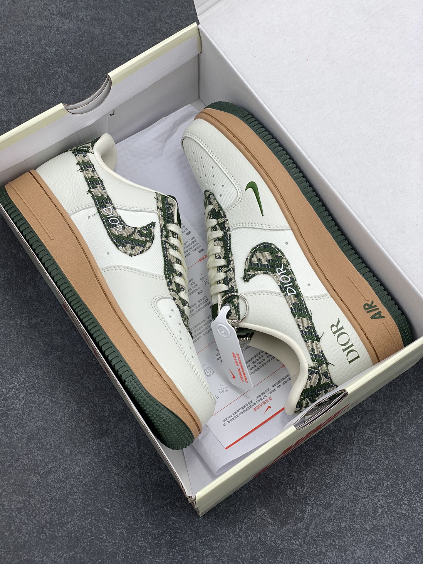 图片[9]-Nike Air Force 1 ’07 Low 空军一号低帮百搭休闲运动板鞋。柔软、弹性十足的缓震性能和出色的中底设计，横跨复古与现代的外型结合，造就出风靡全球三十多年的Force 1，直到今天还深受青睐 货号：KK1988-010 尺码：36 37.5 38 39 40 41 42 43 44 45-选品中心