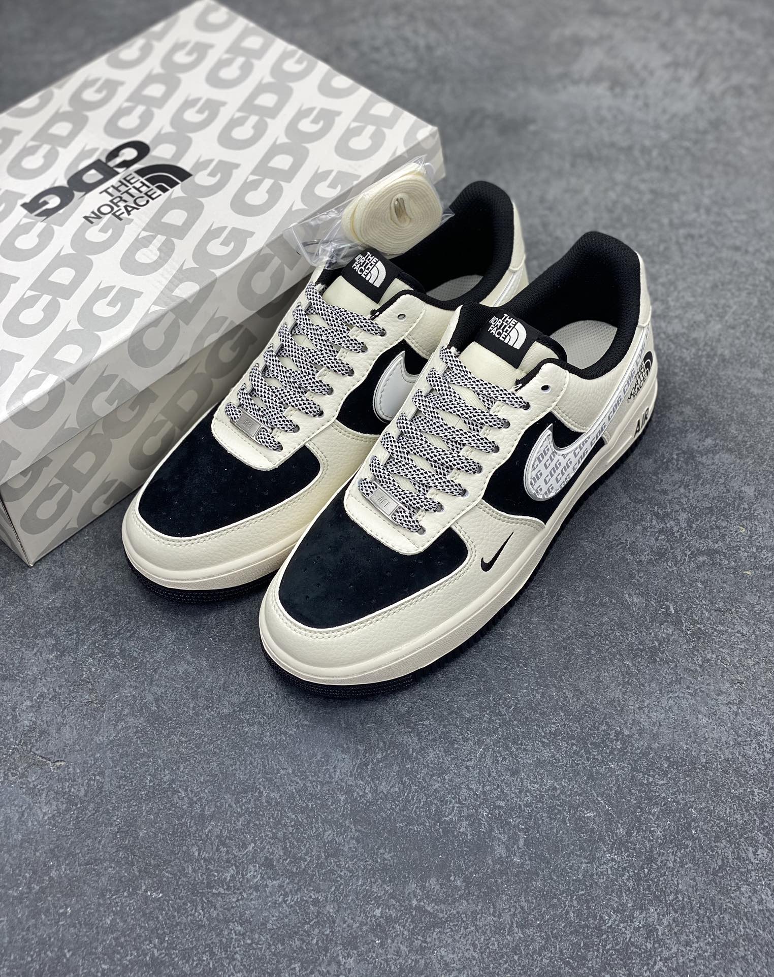 图片[8]-NIke Air Force 1 \’07 Low “北面联名–CDG黑白”空军一号 低帮 运动鞋 休闲鞋 折边针车 工艺难度大 原楦头原纸板 原装鞋盒 定制五金配件 内置全掌气垫 原厂鞋底 货号：BB7518-013 尺码：36 36.5 37.5 38 38.5 39 40 40.5 41 42 42.5 43 44 44.5 45-选品中心