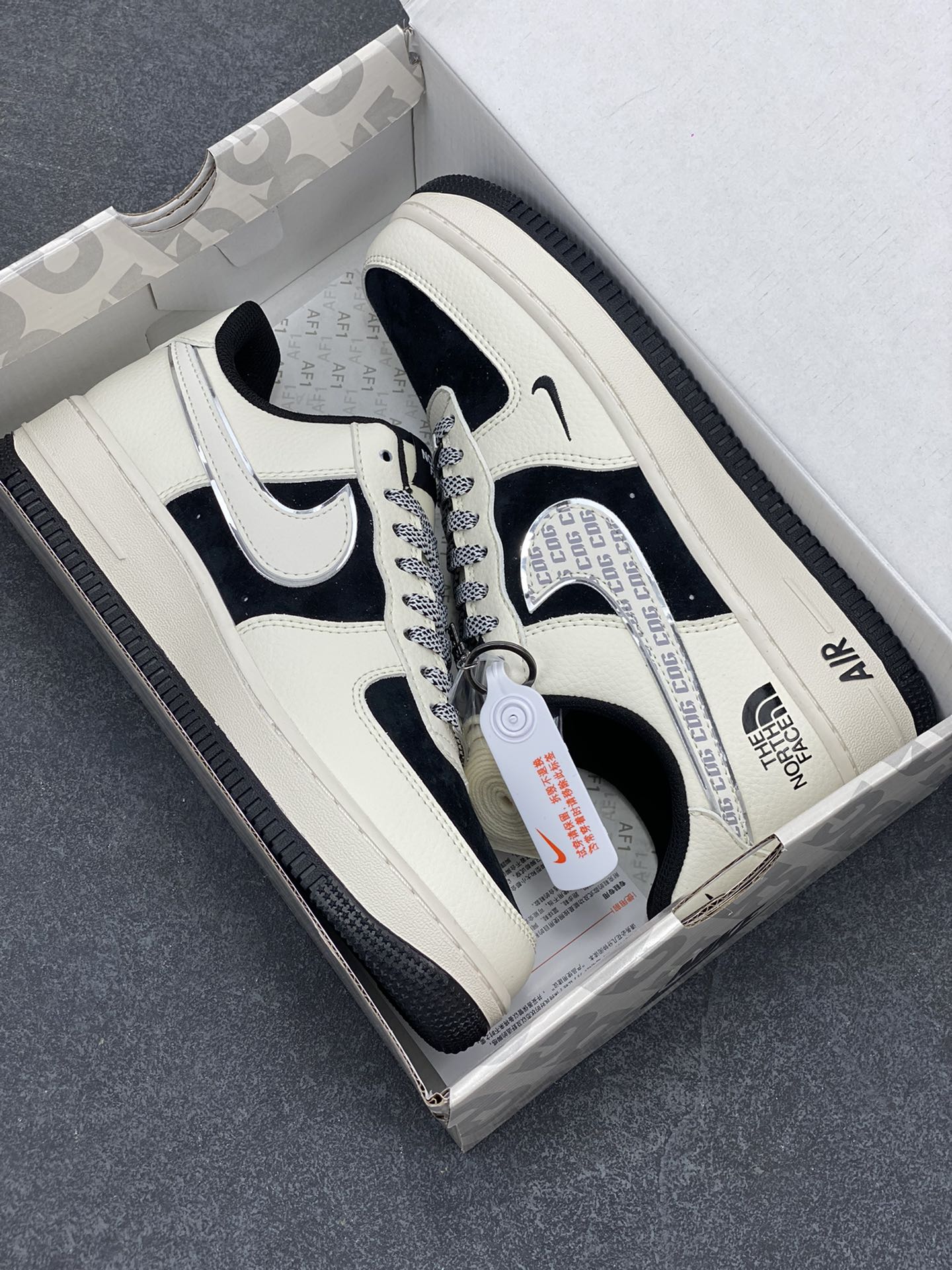 图片[9]-NIke Air Force 1 \’07 Low “北面联名–CDG黑白”空军一号 低帮 运动鞋 休闲鞋 折边针车 工艺难度大 原楦头原纸板 原装鞋盒 定制五金配件 内置全掌气垫 原厂鞋底 货号：BB7518-013 尺码：36 36.5 37.5 38 38.5 39 40 40.5 41 42 42.5 43 44 44.5 45-选品中心