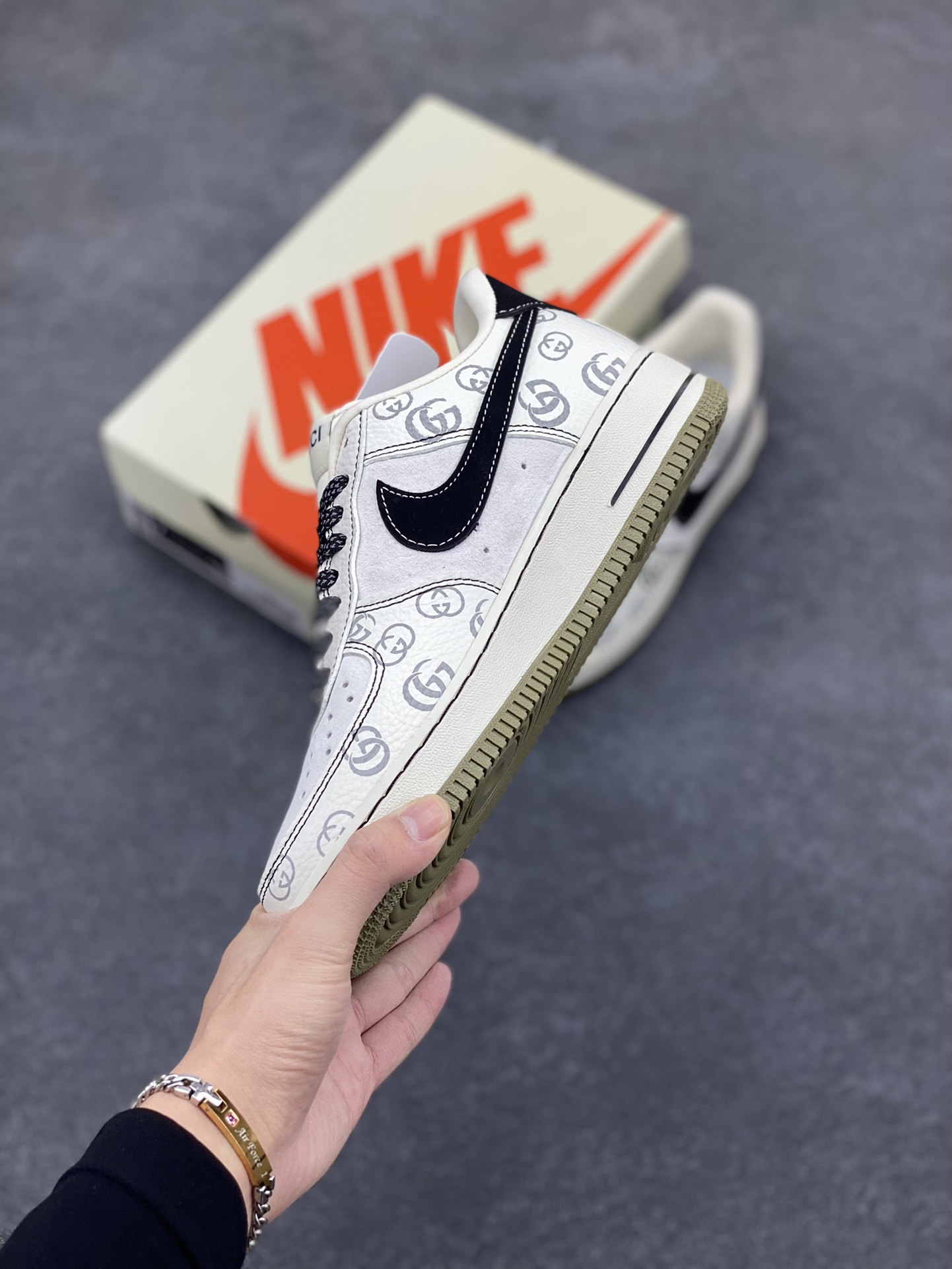 图片[3]-NIke Air Force 1 \’07 Low “古驰联名–经典花纹”空军一号 低帮 运动鞋 休闲鞋 折边针车 工艺难度大 原楦头原纸板 原装鞋盒 定制五金配件 内置全掌气垫 原厂鞋底 货号：CH6336-516 尺码：36 36.5 37.5 38 38.5 39 40 40.5 41 42 42.5 43 44 44.5 45-选品中心