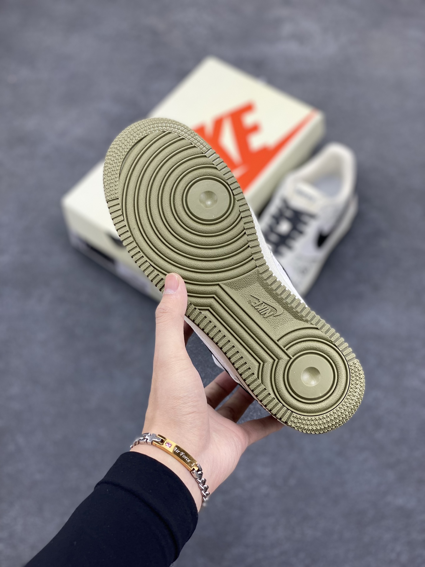 图片[5]-NIke Air Force 1 \’07 Low “古驰联名–经典花纹”空军一号 低帮 运动鞋 休闲鞋 折边针车 工艺难度大 原楦头原纸板 原装鞋盒 定制五金配件 内置全掌气垫 原厂鞋底 货号：CH6336-516 尺码：36 36.5 37.5 38 38.5 39 40 40.5 41 42 42.5 43 44 44.5 45-选品中心