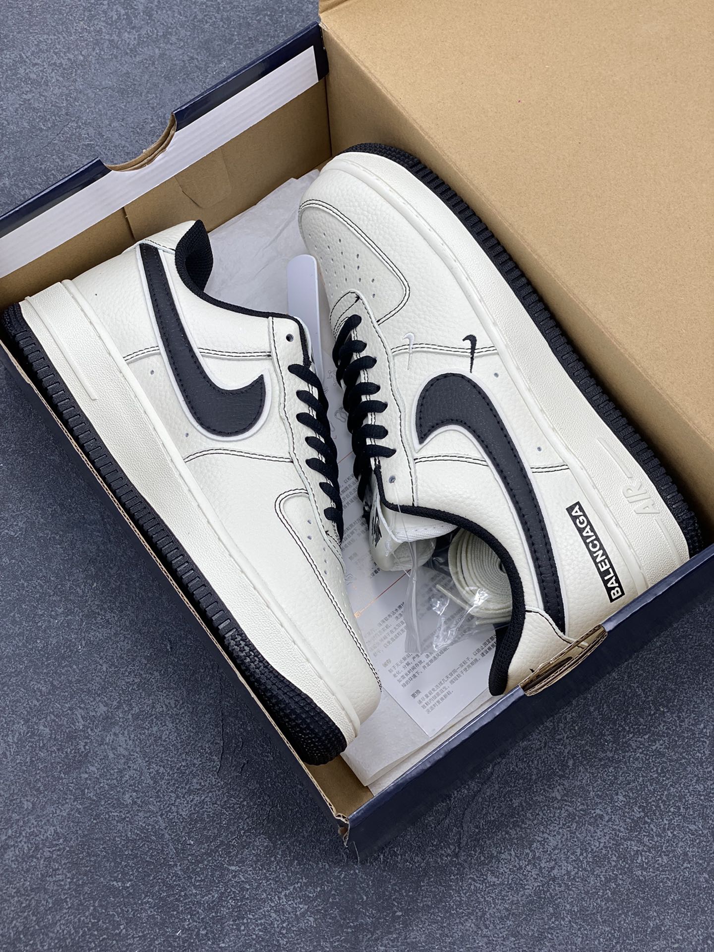 图片[9]-BALENCIAGA×Nike Air Force 1\’07 Low 联名三勾 米黑空军一号低帮休闲版鞋 定制皮料 原楦头原纸板 纯正空军版型 内置全掌气垫 货号：FR0538-090 尺码：36 36.5 37.5 38 38.8 39 40 40.5 41 42 42.5 43 44 44.5 45-选品中心