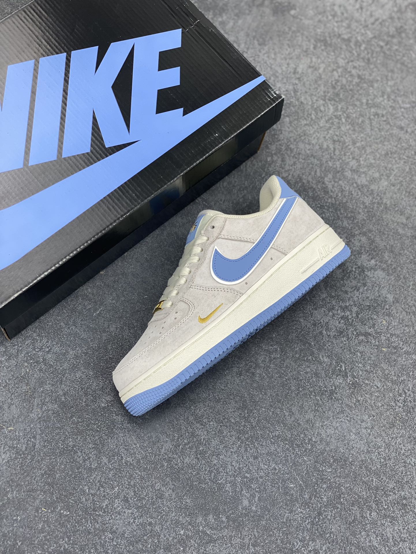 图片[7]-Nike Air Force 1 Low ’07 小勾蓝麂皮 空军一号低帮休闲板鞋 原厂麂皮 原楦原纸板 纯正版型 正品NFC感应芯片 高清洁度 内置全掌气垫 货号：KK5636-210 尺码：36 36.5 37.5 38 38.5 39 40 40.5 41 42 42.5 43 44 44.5 45-选品中心