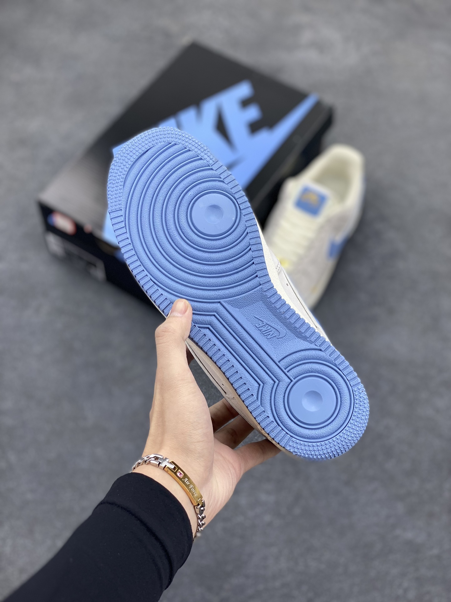 图片[5]-Nike Air Force 1 Low ’07 小勾蓝麂皮 空军一号低帮休闲板鞋 原厂麂皮 原楦原纸板 纯正版型 正品NFC感应芯片 高清洁度 内置全掌气垫 货号：KK5636-210 尺码：36 36.5 37.5 38 38.5 39 40 40.5 41 42 42.5 43 44 44.5 45-选品中心