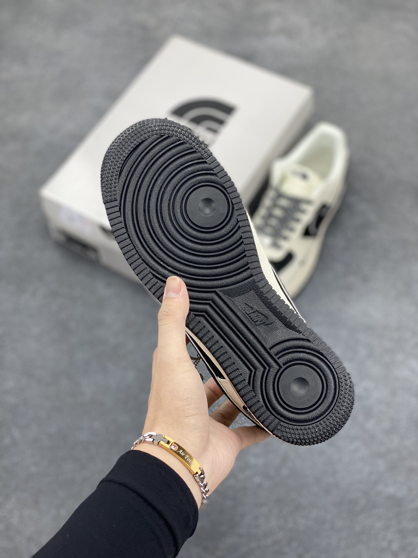 图片[5]-NIke Air Force 1 \’07 Low “北面联名”空军一号 低帮 运动鞋 休闲鞋 折边针车 工艺难度大 原楦头原纸板 原装鞋盒 定制五金配件 内置全掌气垫 原厂鞋底 货号：QY6818-522 尺码：36 36.5 37.5 38 38.5 39 40 40.5 41 42 42.5 43 44 44.5 45-选品中心