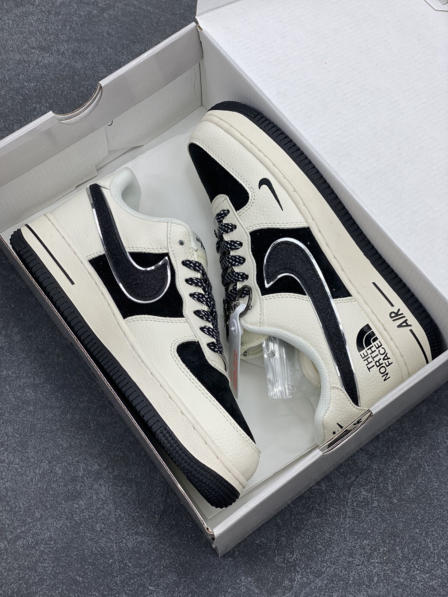 图片[9]-NIke Air Force 1 \’07 Low “北面联名”空军一号 低帮 运动鞋 休闲鞋 折边针车 工艺难度大 原楦头原纸板 原装鞋盒 定制五金配件 内置全掌气垫 原厂鞋底 货号：QY6818-522 尺码：36 36.5 37.5 38 38.5 39 40 40.5 41 42 42.5 43 44 44.5 45-选品中心