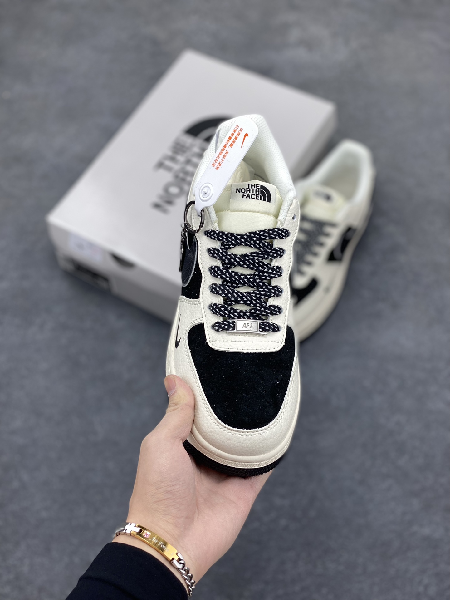 图片[2]-NIke Air Force 1 \’07 Low “北面联名”空军一号 低帮 运动鞋 休闲鞋 折边针车 工艺难度大 原楦头原纸板 原装鞋盒 定制五金配件 内置全掌气垫 原厂鞋底 货号：QY6818-522 尺码：36 36.5 37.5 38 38.5 39 40 40.5 41 42 42.5 43 44 44.5 45-选品中心