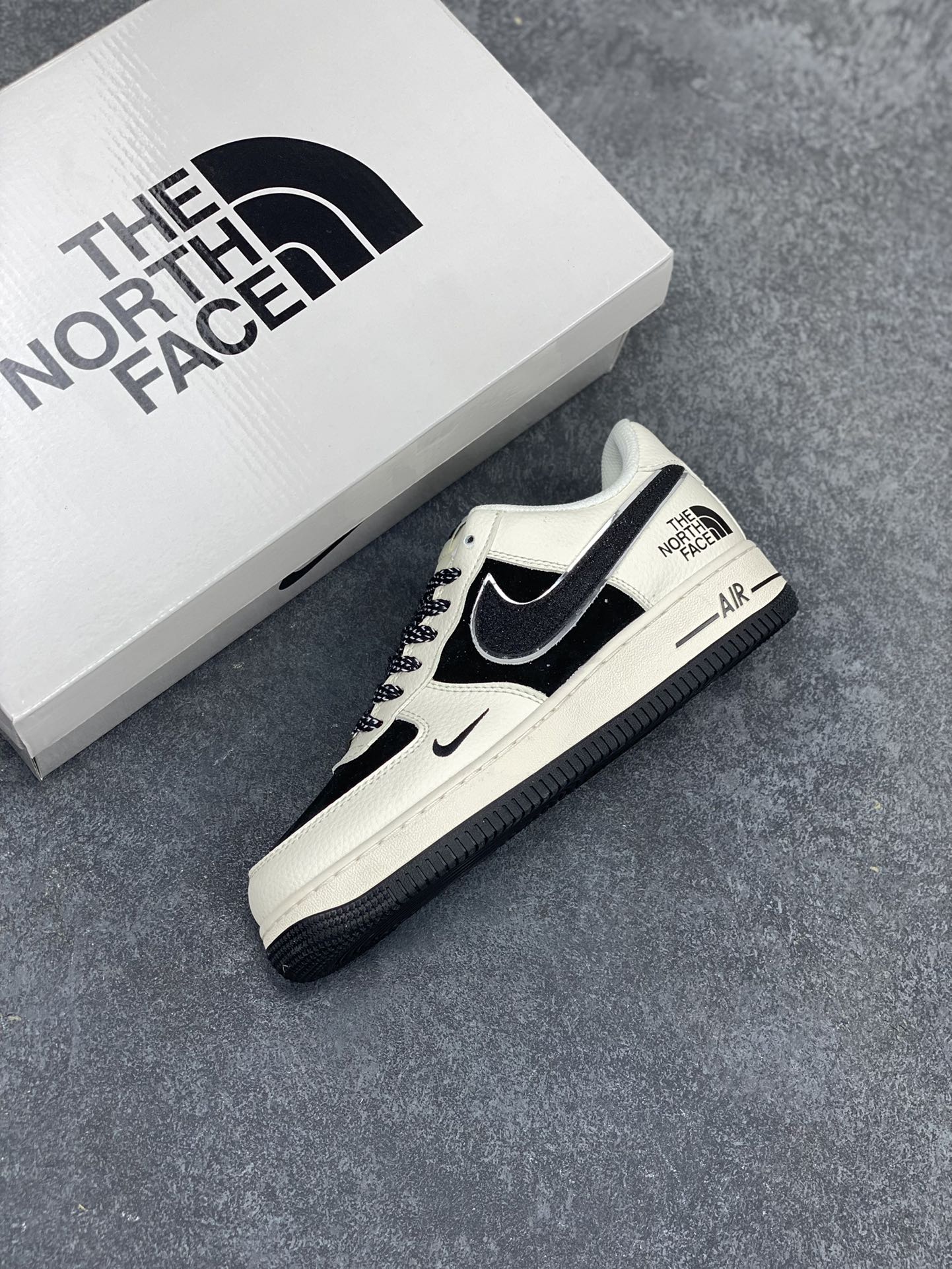 图片[7]-NIke Air Force 1 \’07 Low “北面联名”空军一号 低帮 运动鞋 休闲鞋 折边针车 工艺难度大 原楦头原纸板 原装鞋盒 定制五金配件 内置全掌气垫 原厂鞋底 货号：QY6818-522 尺码：36 36.5 37.5 38 38.5 39 40 40.5 41 42 42.5 43 44 44.5 45-选品中心