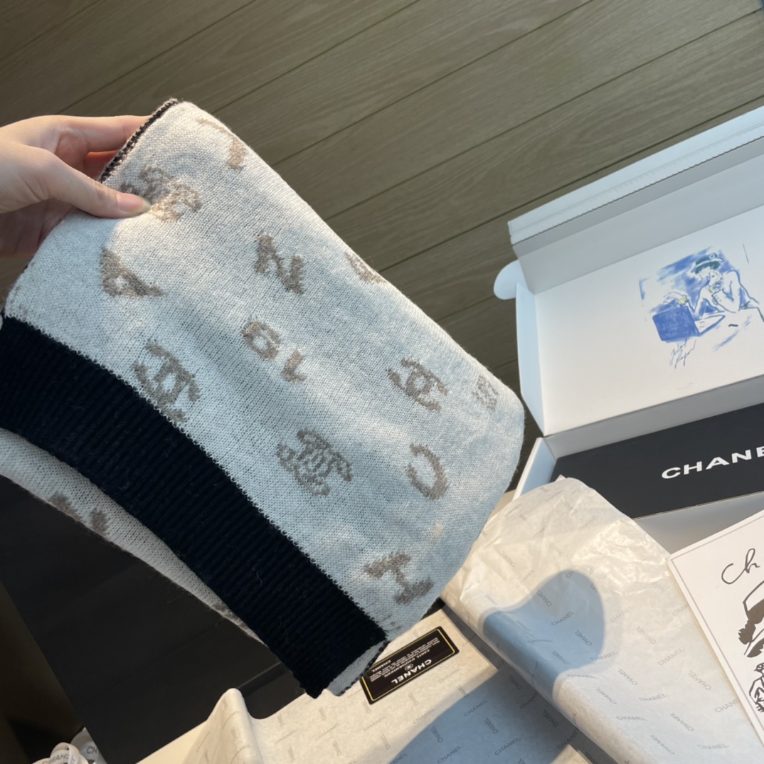 NO:187990,CHANEL autumn and winter new knitted scarf cashmere knitted long scarf is beautiful [Tear] The imperial palace-level top-quality new model is on sale. Imported pure cashmere knitted wool is extremely beautiful. Really, the upper body is extremely skin-skinned, versatile. Look at it yourself if you look good or not. Scarf size is 30*180cm, selected pure cashmere, the first choice is the best high-end scarf for gifts, high-end scarf, chanel19860909CHANEL秋冬新款针织围巾羊绒针织长巾美翻了[流泪]御用殿堂级极品新款在售 进口纯羊绒针织毛线美丽至极 真的 上身极为衬肤色 百搭 好看不好看自己看吧 围巾尺寸30*180cm,精选纯羊绒,送礼首选佳品高版本围巾,高版本围巾,chanel,scarf