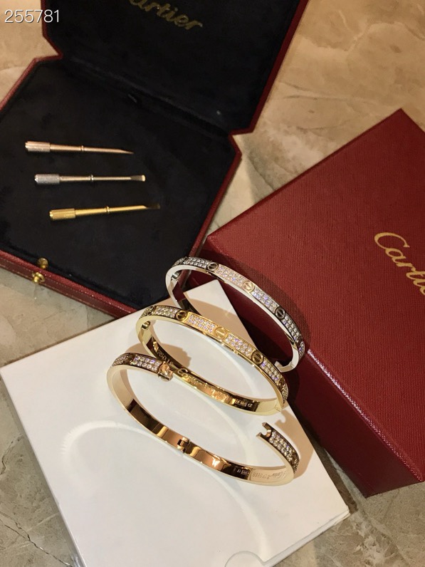 Cartier 却只因一个人沦陷 “我对她有一点动心”千万分之一的心动概率 现在不说 还等何时 别犹豫