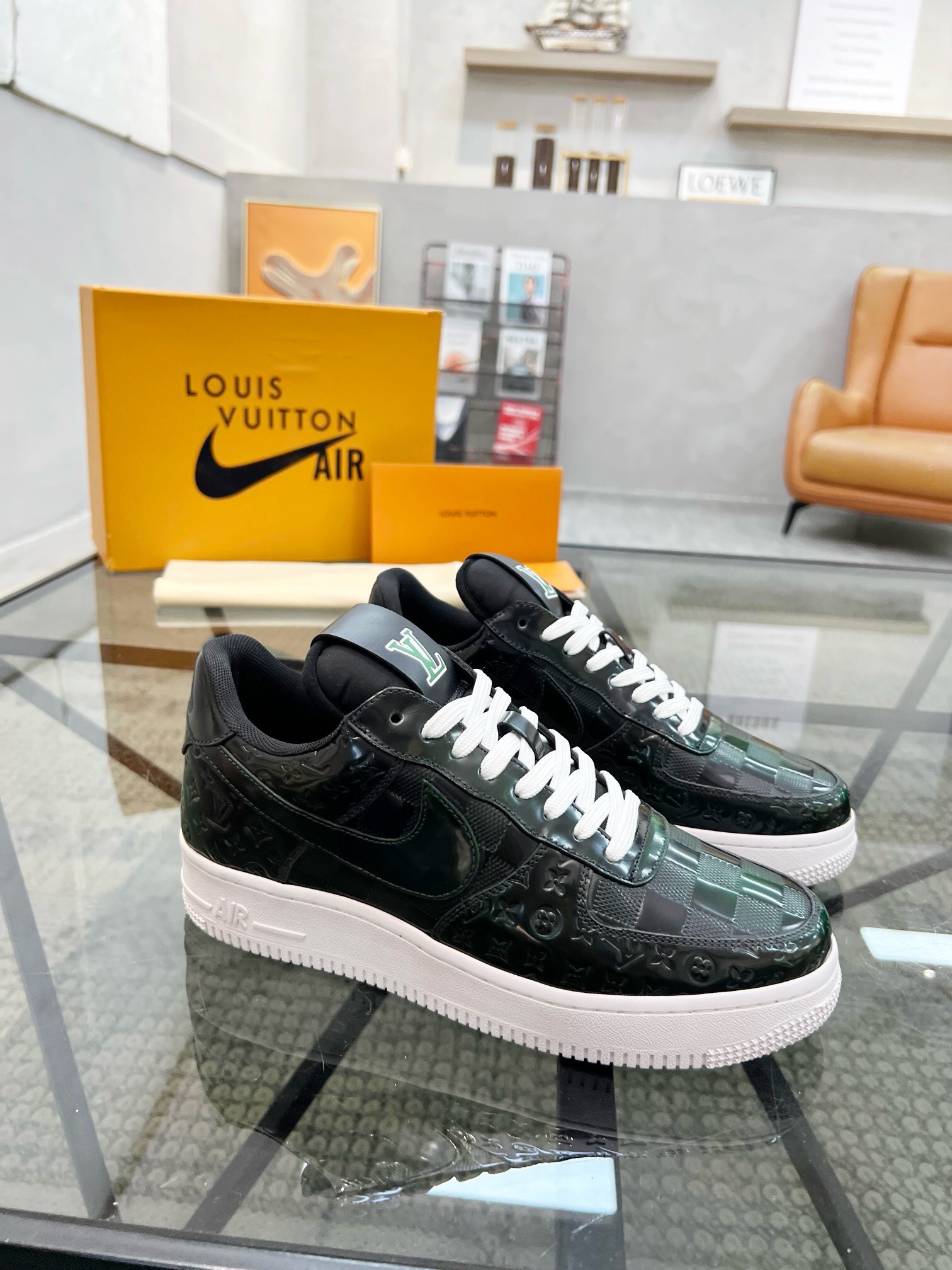 NO:220963,Brand LV·NiKe color original color matching, code number 39-44 customized 38.45. Price Material Louis Vuitton·Nike 2025 counter new casual shoes!  The Louis Vuitton x x Nike co-branded model basically continues the style of THE TEN. The visual effects of the Swoosh car line and shoe tongue label are quite familiar, and they have both fashion and trendy attributes!  The upper is made of original material and original rubber outsole. Welcome to compare, Louis Vuitton, louis vuitton, louis vuitton, louis vuitton, stuart weitzman19860909品牌LV·NiKe 颜色原版配色 码数39-44定做38.45. 价格 材质路易威登·耐克2025专柜新品休闲鞋！Louis Vuitton x x Nike 联名款,设计思路基本上是延续 THE TEN 的风格,Swoosh 车线、鞋舌标签视觉效果相当熟悉,兼具时尚与潮流属性！鞋面采用原版材质,原版橡胶大底 欢迎对比,路易威登,louis vuitton,louis vuitton,louis vuitton,stuart weitzman,Men's shoes