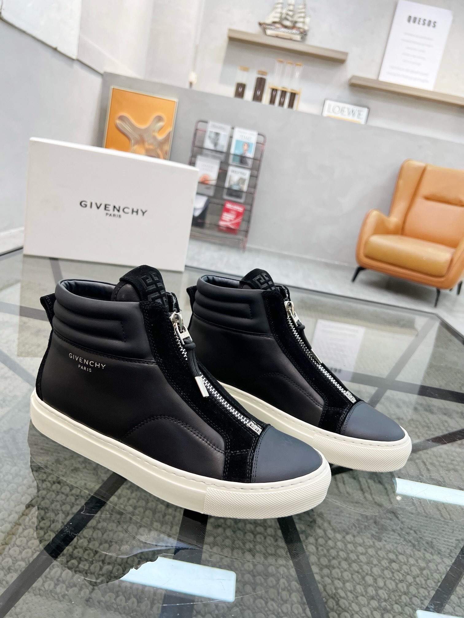 NO:220064,Brand GIVENCHY Color Original Color Number 38-44 Customized 45.46. Price Material Givenchy Top-grade Original Product!  Good quality products, high-top casual shoes counter, the upper is sold simultaneously with soft cowhide with water-dyed cowhide, original outsole, fashionable, simple and elegant style, versatile, Givenchy casual shoes, given, given, given, cowhide19860909品牌GIVENCHY 颜色 原版配色 码数38-44定做45.46. 价格 材质纪梵希顶级·原单货！精品好货 高帮休闲鞋专柜 同步发售鞋面采用柔软牛皮搭配水染牛皮里 原版大底 版型时尚简洁大方 百搭款,纪梵希休闲鞋,givenchy,givenchy,cowhide,Men's shoes