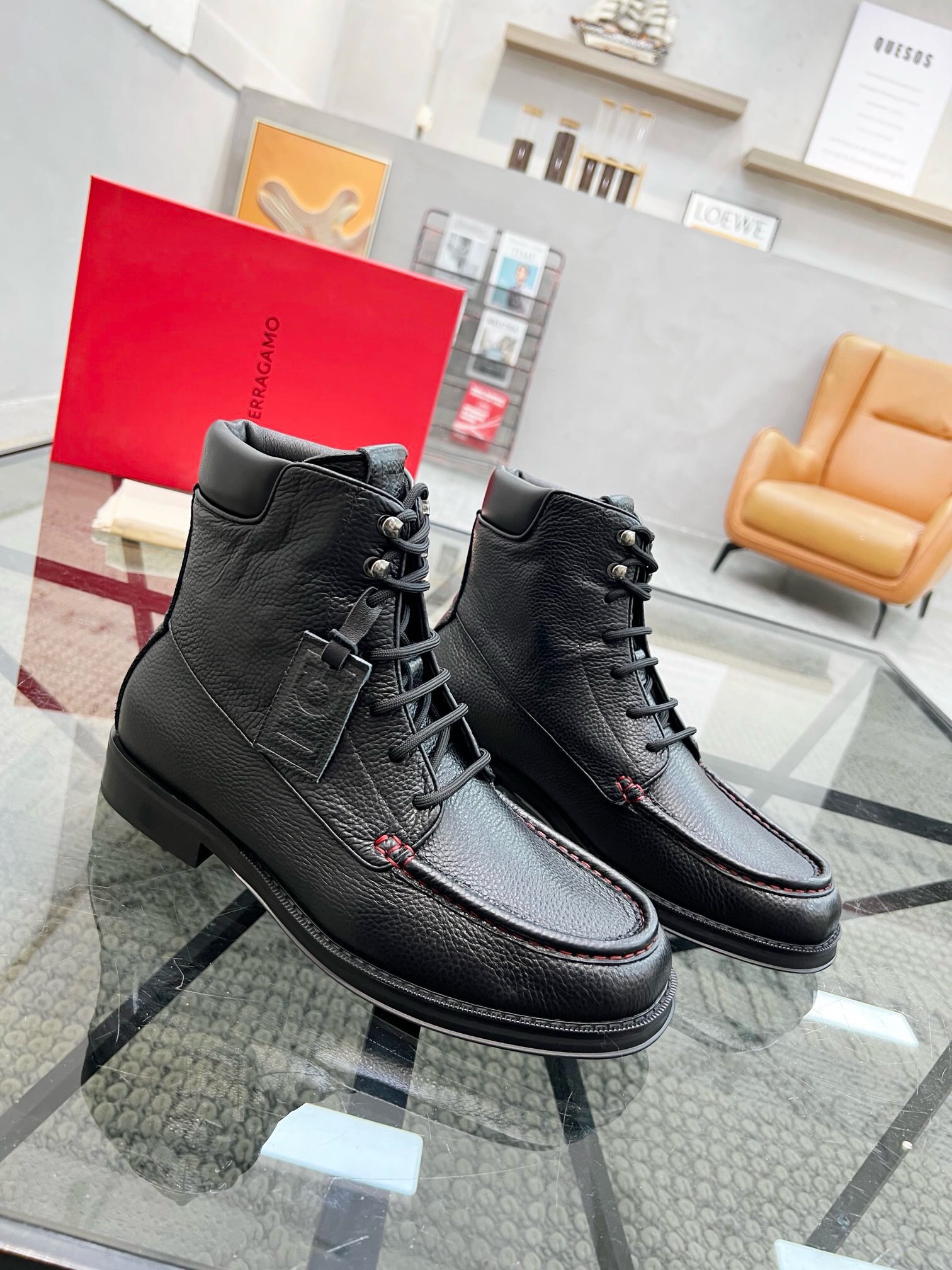 NO:220056,Brand Ferragamo color original color matching Size 39-44 Custom made 38.45 Price Material Ferragamo high quality · real shot new style High-top men's boots Top original single cow goods regular shoe factory upper soft cowhide luxury cowhide inner high-end quality original hardware buckle matching makes the whole shoe high-end and atmospheric Original rubber outsole, Ferragamo men's boots, ferragamo, ferragamo, boots, cowhide19860909品牌Ferragamo 颜色原版配色 码数39-44定做38.45 价格 材质菲拉格慕高质·实拍新款 高帮男靴顶级原单牛货正规鞋厂出品鞋面柔软牛皮奢华牛皮内里高端品质原版五金扣搭配使整个鞋子高端大气 原版橡胶大底,菲拉格慕男靴,ferragamo,ferragamo,boots,cowhide,Men's shoes