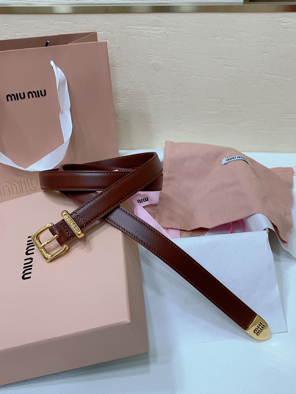 [Miu Miu Belts] This leather belt is ideal for a chic look Eye-catching engra