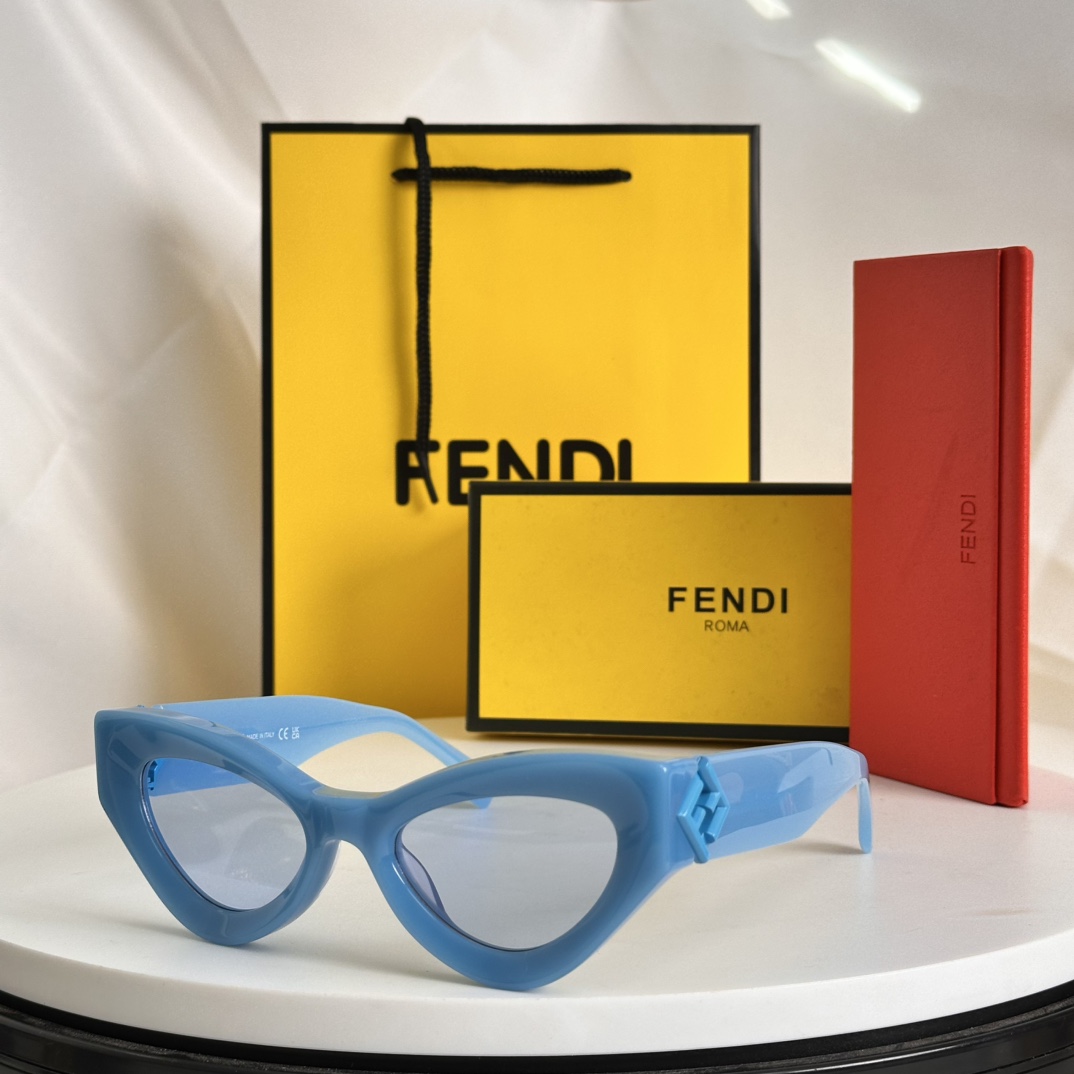 FEND*经典双Flogo镜腿加上时尚的猫眼圈形潮范十足.加厚板料.TOPQUALITYMODELFE4
