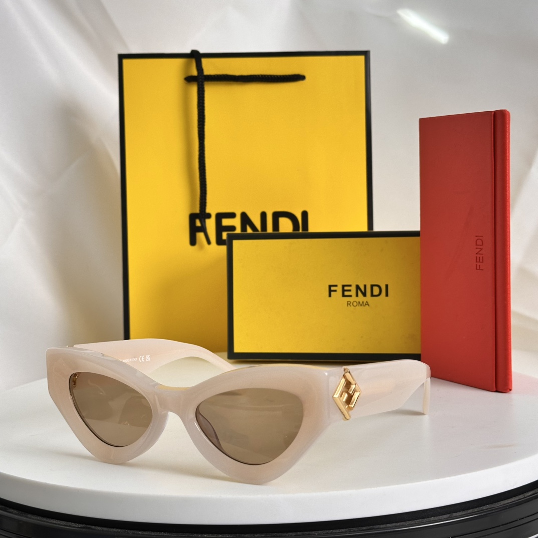 FEND*经典双Flogo镜腿加上时尚的猫眼圈形潮范十足.加厚板料.TOPQUALITYMODELFE4