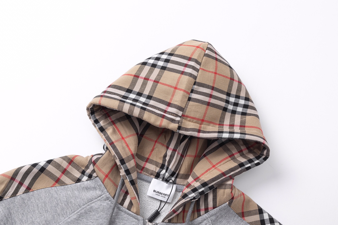 Men’s Lightweight Twirl T-Shirt with Classic Grid Embroidery in Black/Grey. - 图片 3