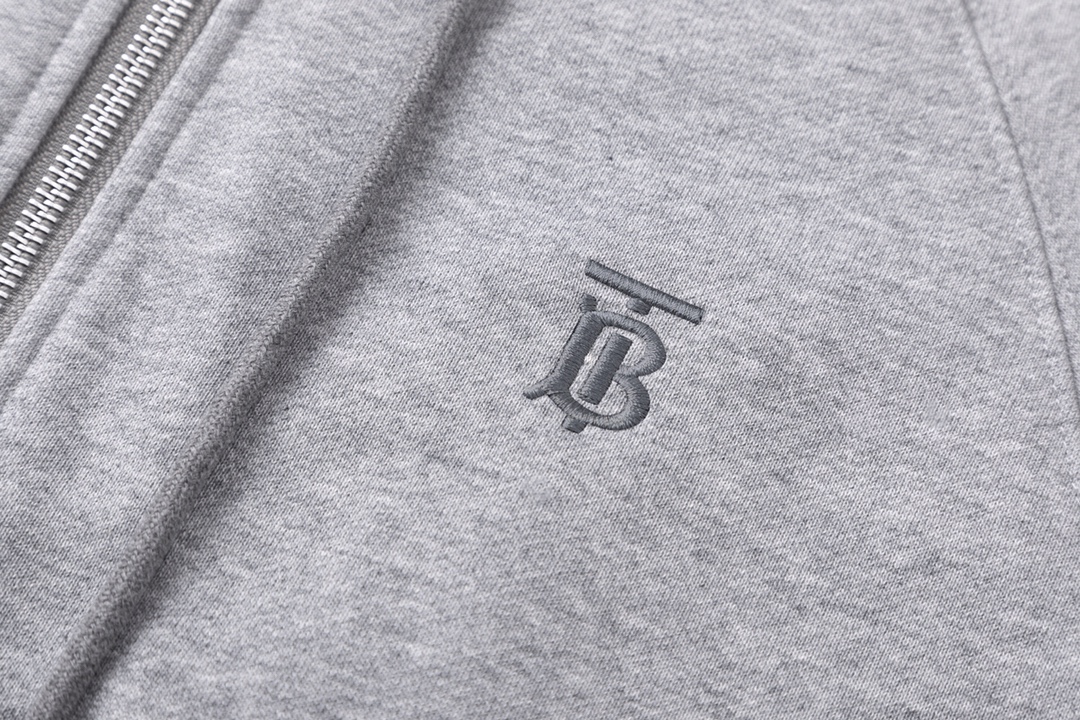 Men’s Lightweight Twirl T-Shirt with Classic Grid Embroidery in Black/Grey. - 图片 6