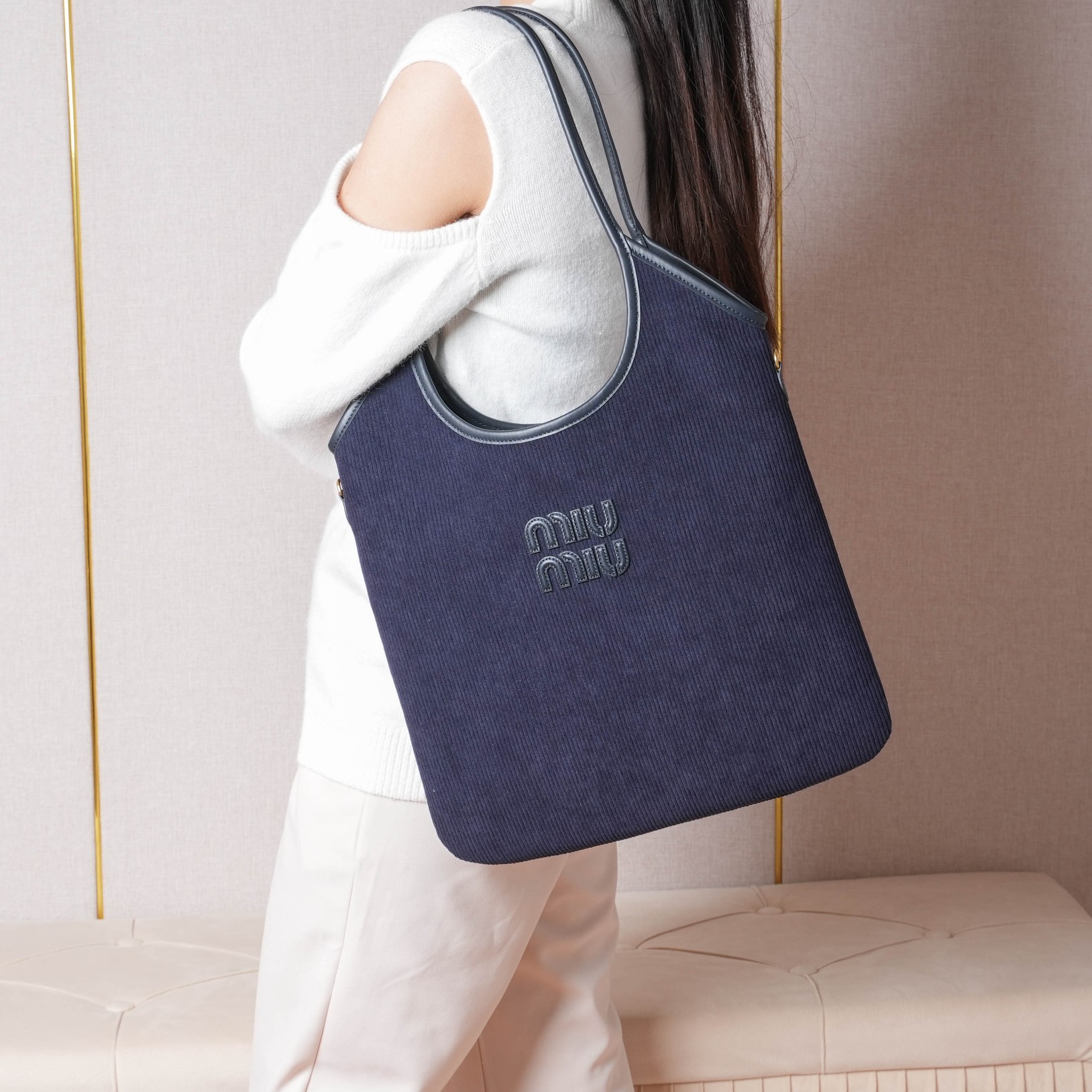 NO:584472,5BG231, (corduroy navy blue) upper body effect reference, MIUMIU, miumiu198609095BG231,（灯芯绒海军蓝） 上身效果参考,MIUMIU,miumiu,Bag