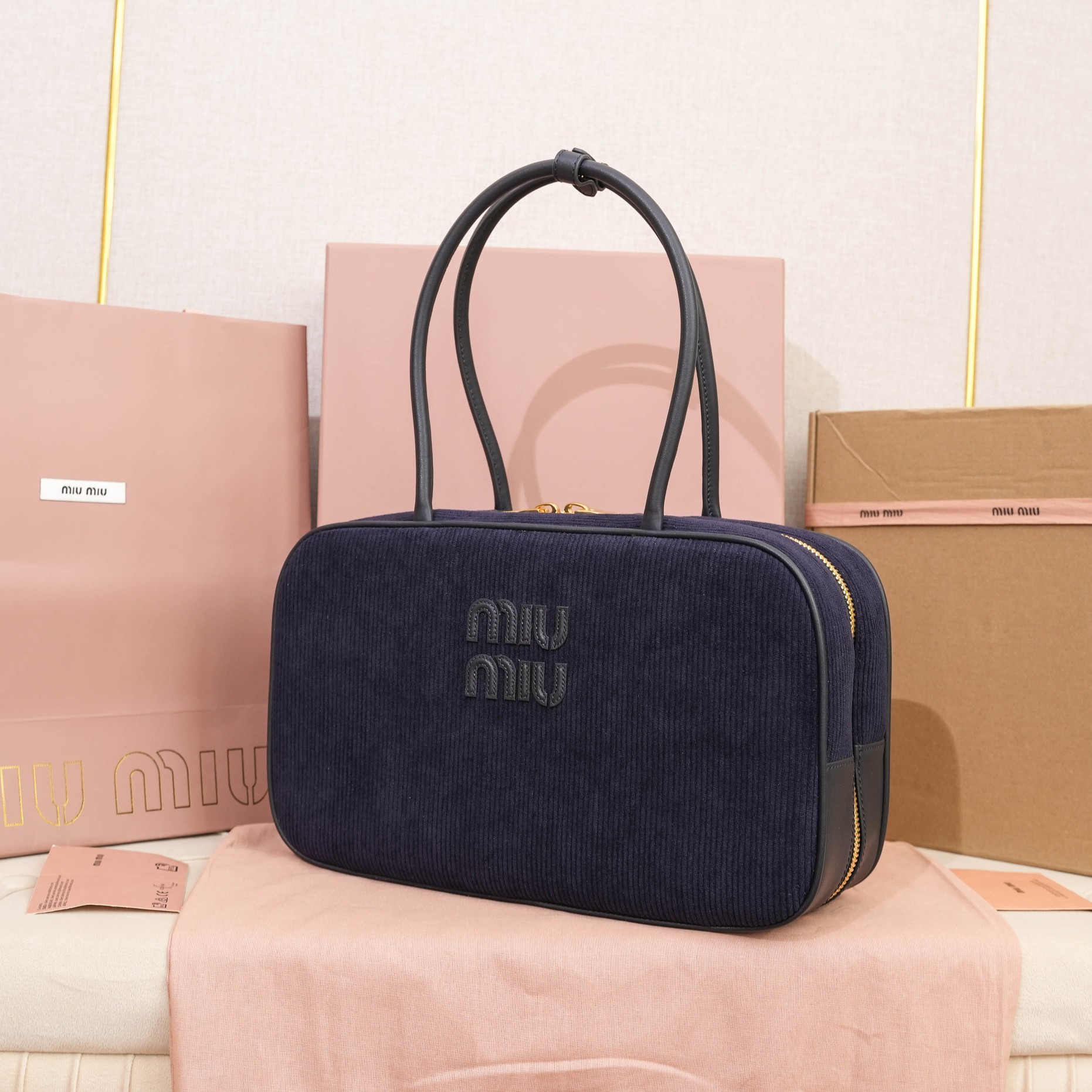 Miu Miu Style Leather Shoulder Bag Lookbook Reference image 2