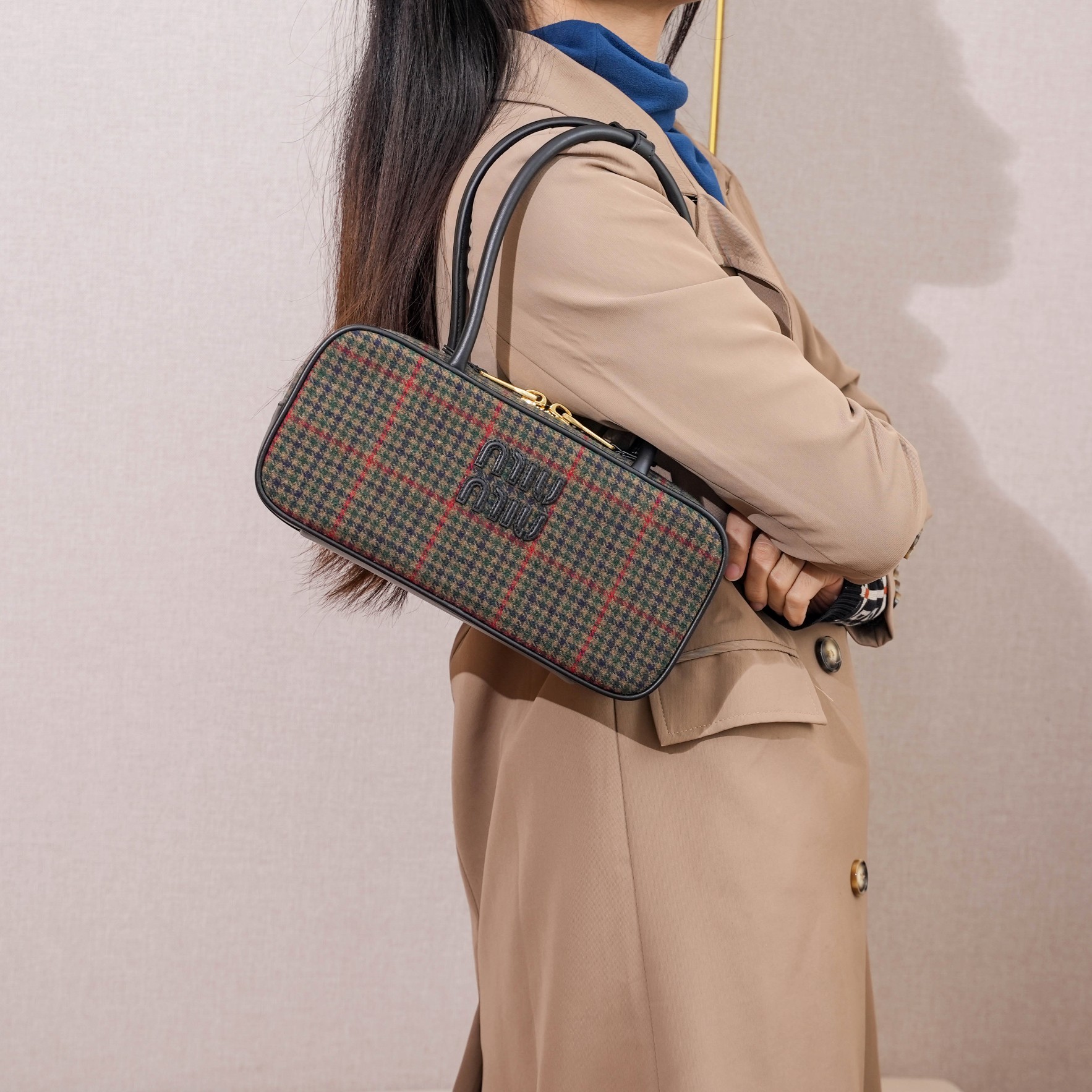 NO:581813,5BB147 (houndstooth olive green) upper body effect reference, MIUMIU, miumiu198609095BB147（千鸟格橄榄绿） 上身效果参考,MIUMIU,miumiu,Bag