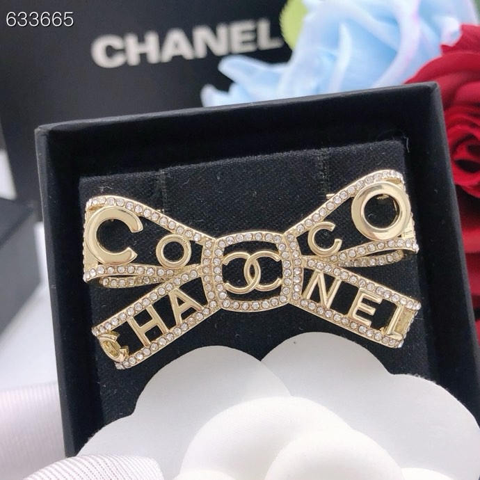 Chanel 蝴蝶结 在饰品界一向有“好人缘”