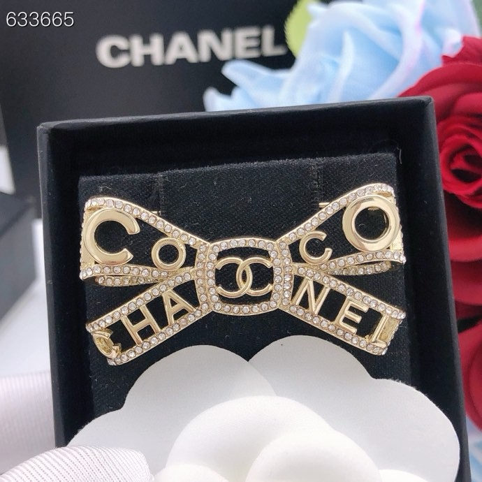Chanel 蝴蝶结 在饰品界一向有“好人缘”