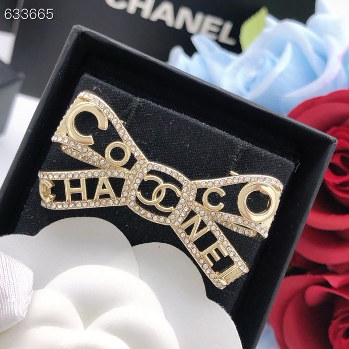 Chanel 蝴蝶结 在饰品界一向有“好人缘”