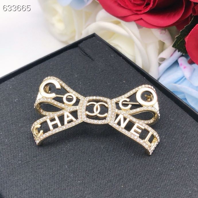 Chanel 蝴蝶结 在饰品界一向有“好人缘”