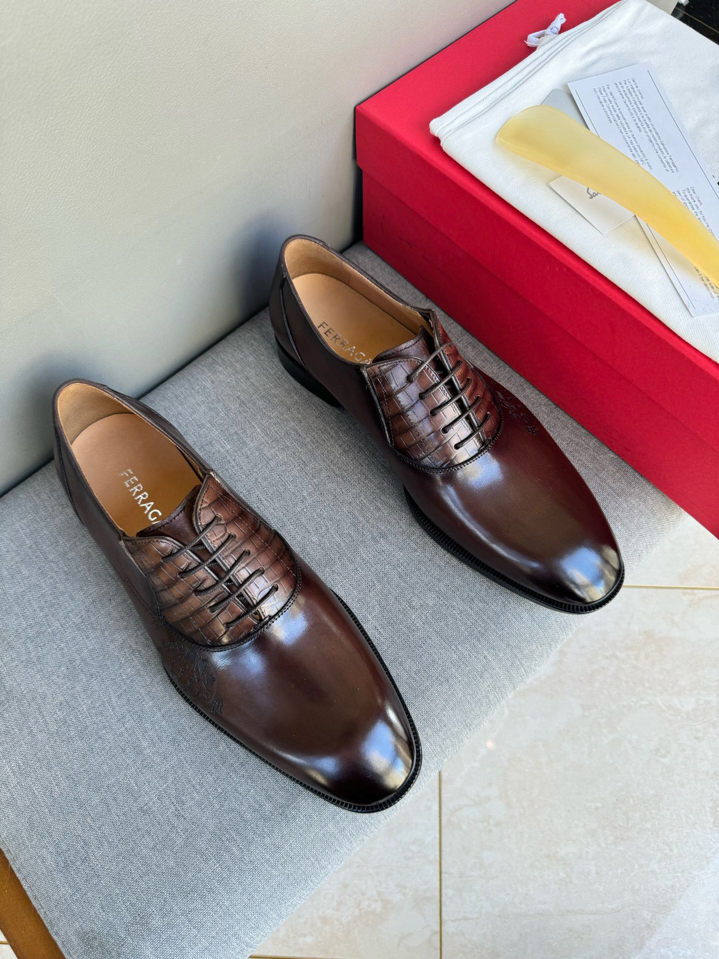 NO:220106,Brand Ferragamo color original color matching Size 39-44 Custom made 38.45 Price Material Ferragamo new style Men's business leather shoes are perfectly handmade Original quality Exquisite workmanship rigorous upper is imported waxed and polished cowhide cowhide cowhide inner Original (real leather sole) upper high-end and atmospheric, Ferragamo leather shoes, ferragamo, ferragamo, cowhide, Leather soles19860909品牌Ferragamo 颜色原版配色 码数39-44定做38.45 价格 材质菲拉格慕新款 男士 商务皮鞋发售完美的手工制作 原单品质 做工精致严谨鞋面采用进口打蜡擦色牛皮工艺牛皮内里 原版（真皮大底）上脚 高端大气,菲拉格慕 皮鞋,ferragamo,ferragamo,cowhide,Leather soles,Men's shoes