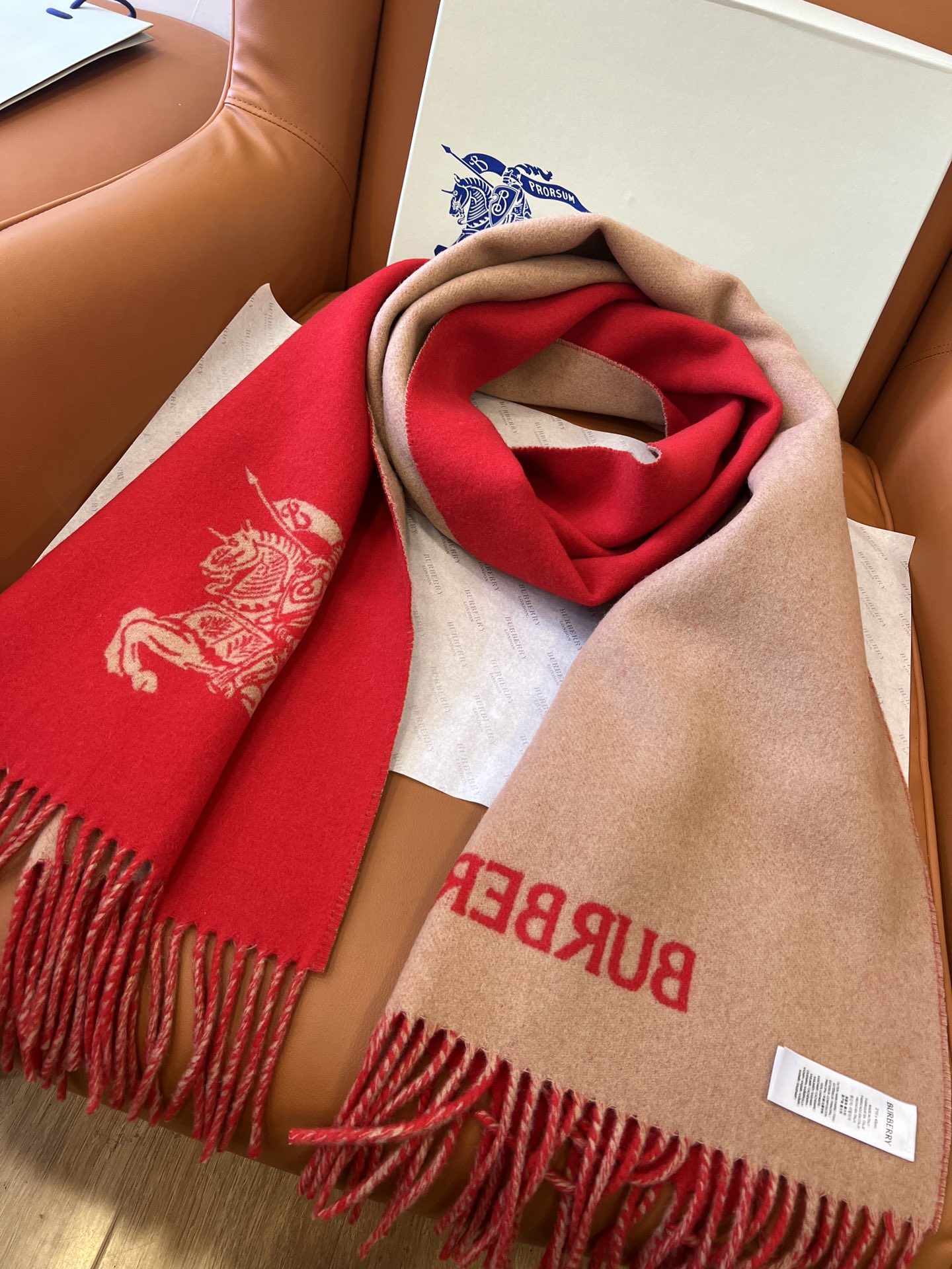 High-Quality Wool Scarf by BURBERRY (Bobley): Stylish, Warm, and Comfortable - 图片 8