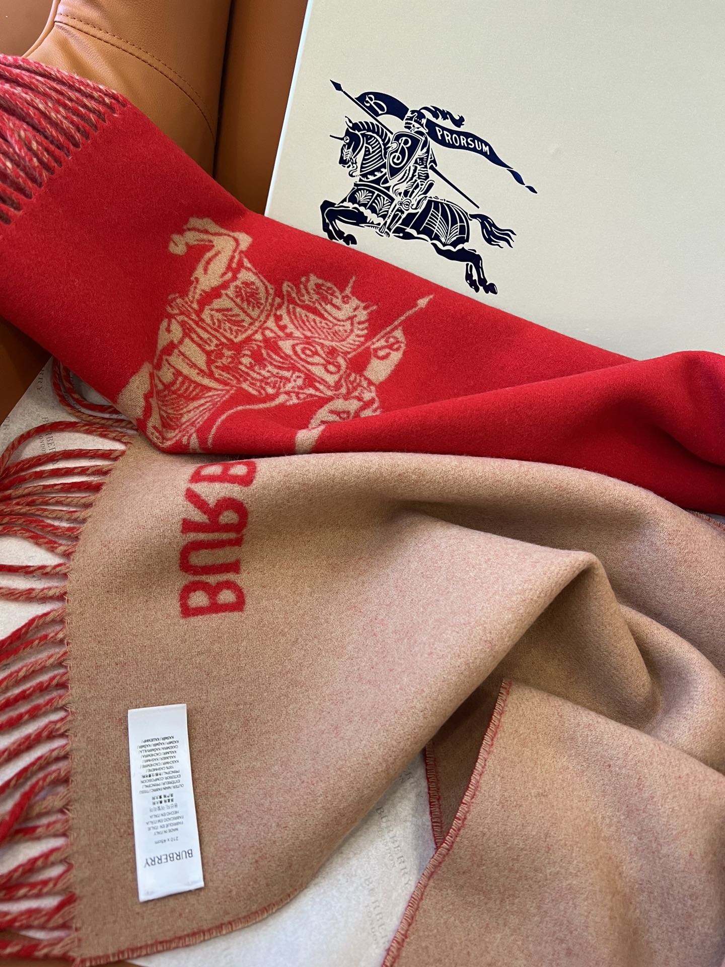 High-Quality Wool Scarf by BURBERRY (Bobley): Stylish, Warm, and Comfortable - 图片 9